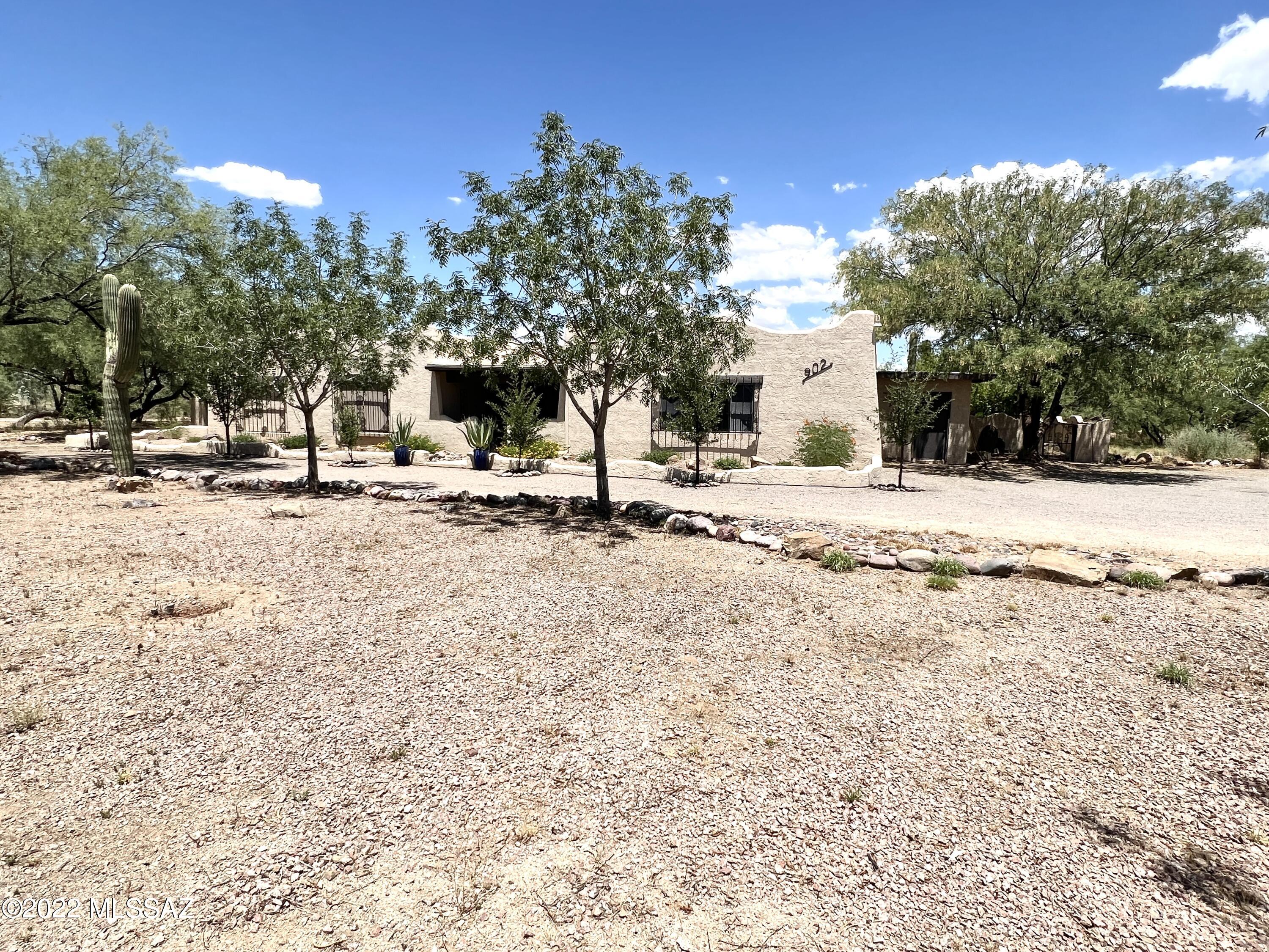 902 W Calle De Marzo