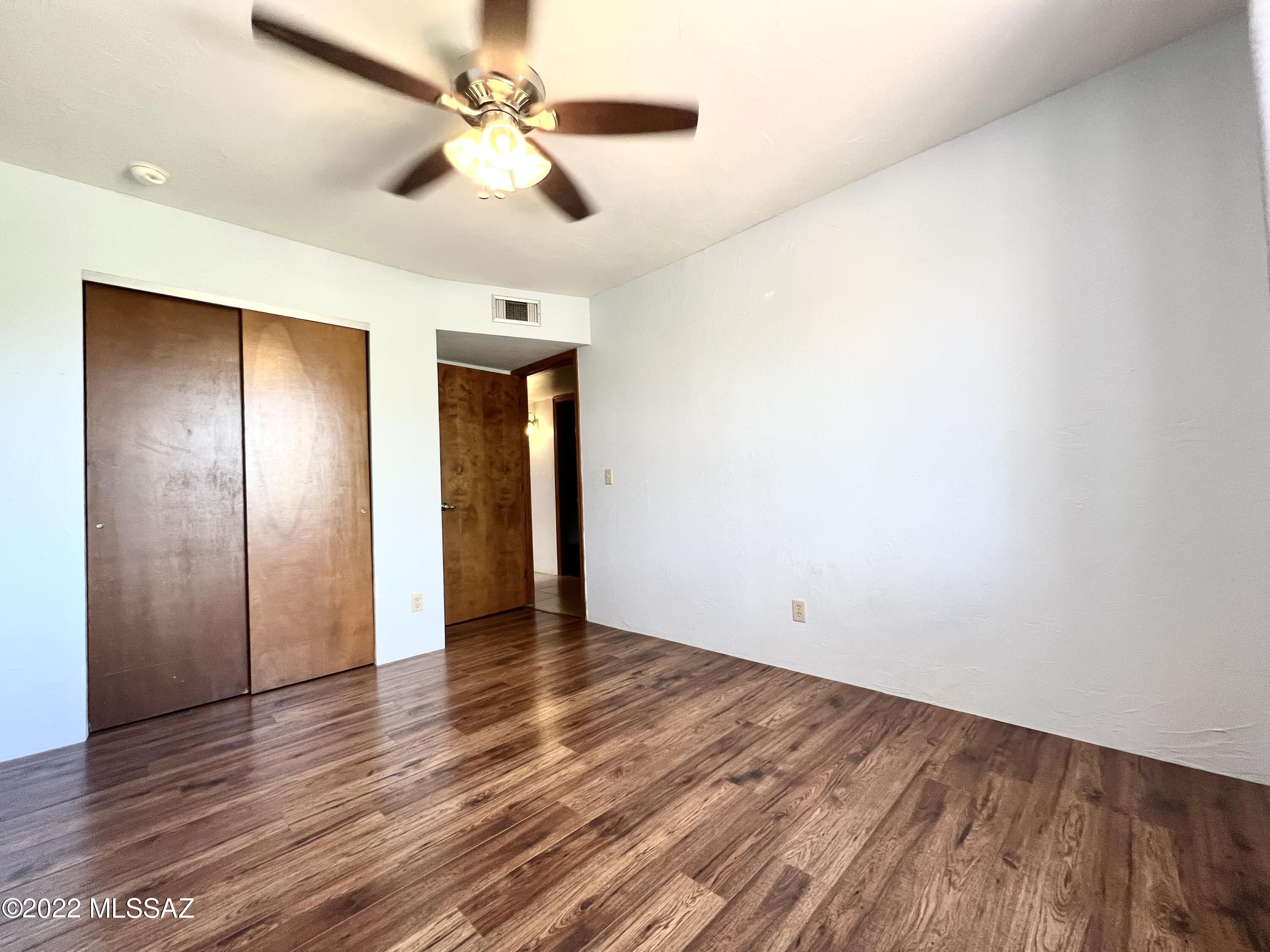 902 W Calle De Marzo