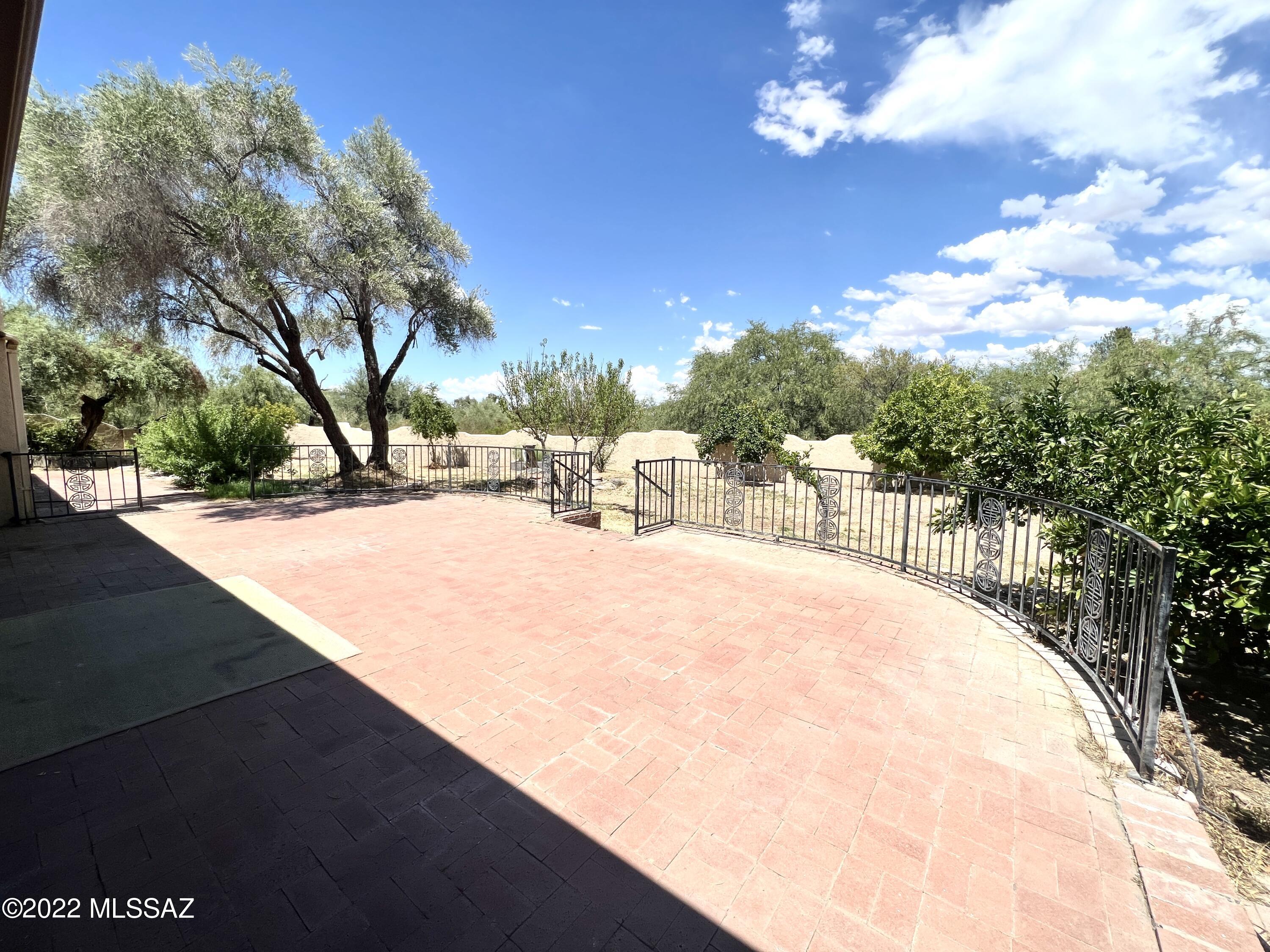 902 W Calle De Marzo