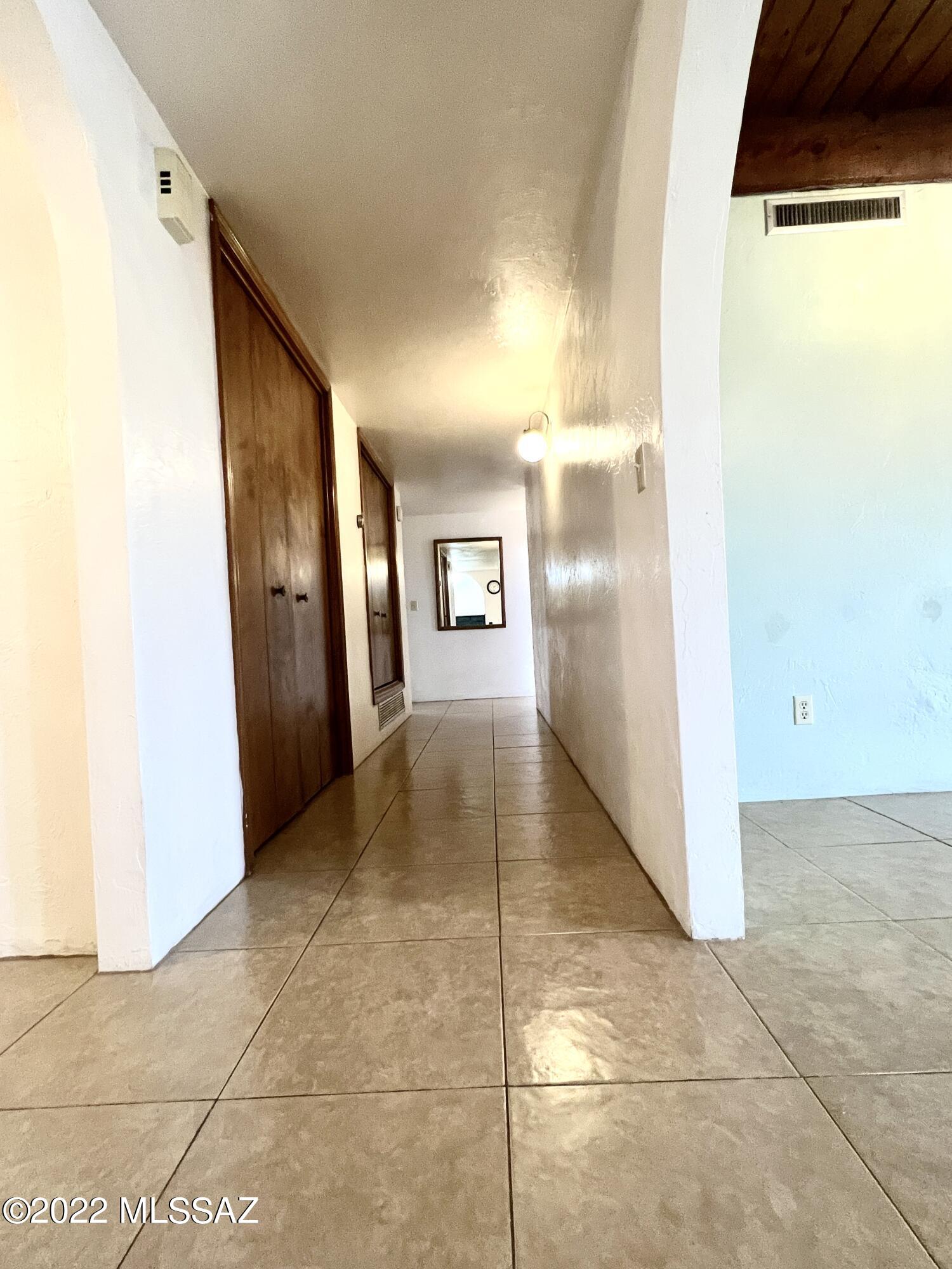 902 W Calle De Marzo