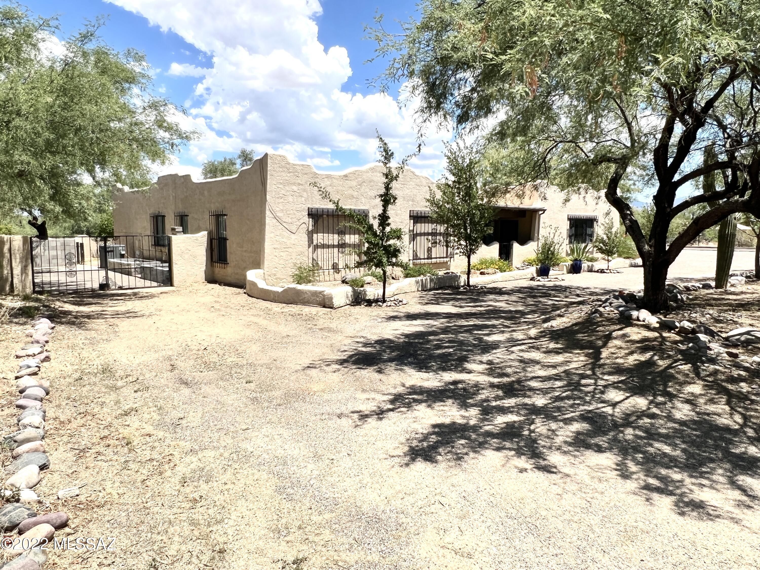 902 W Calle De Marzo