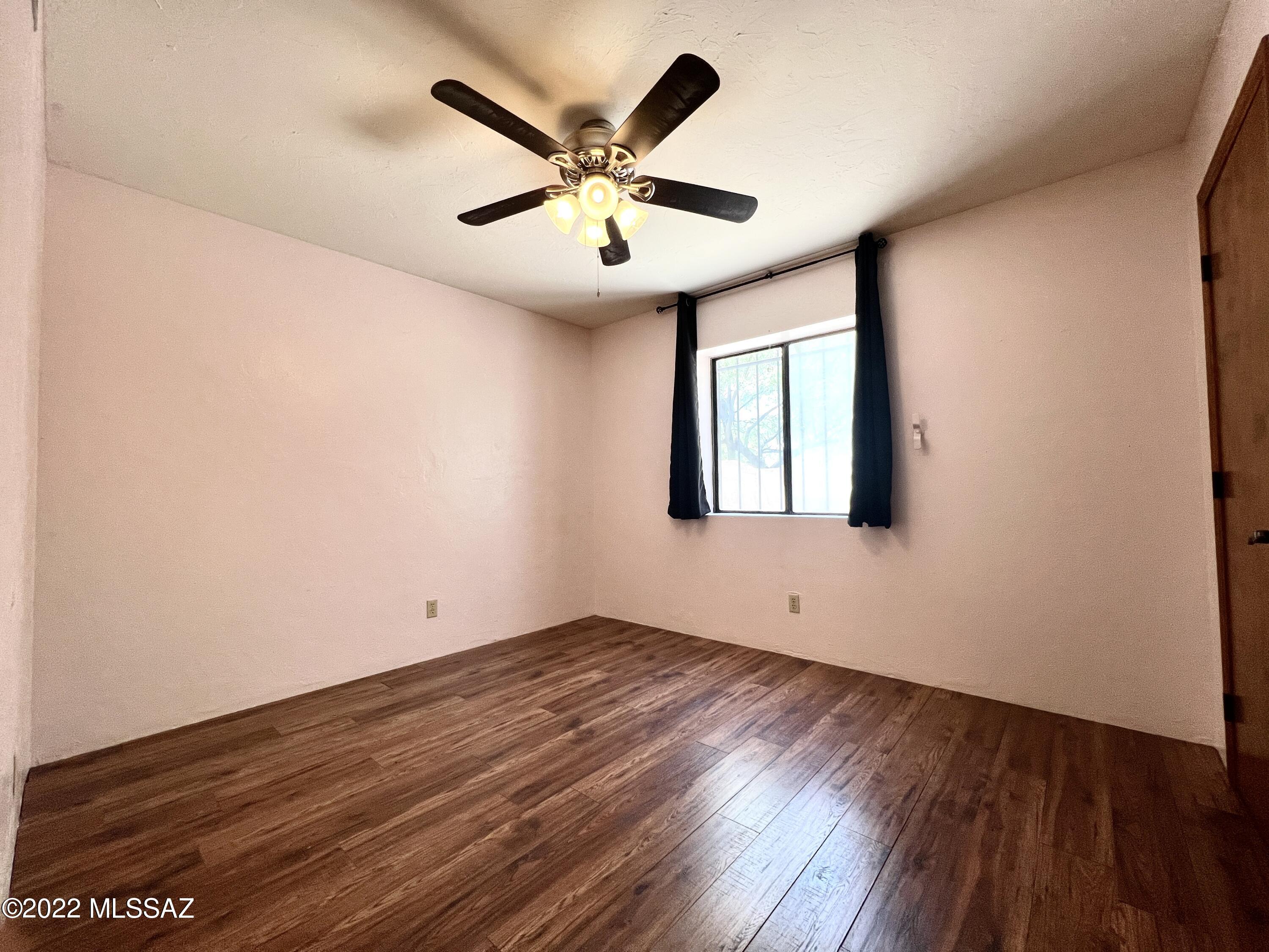 902 W Calle De Marzo