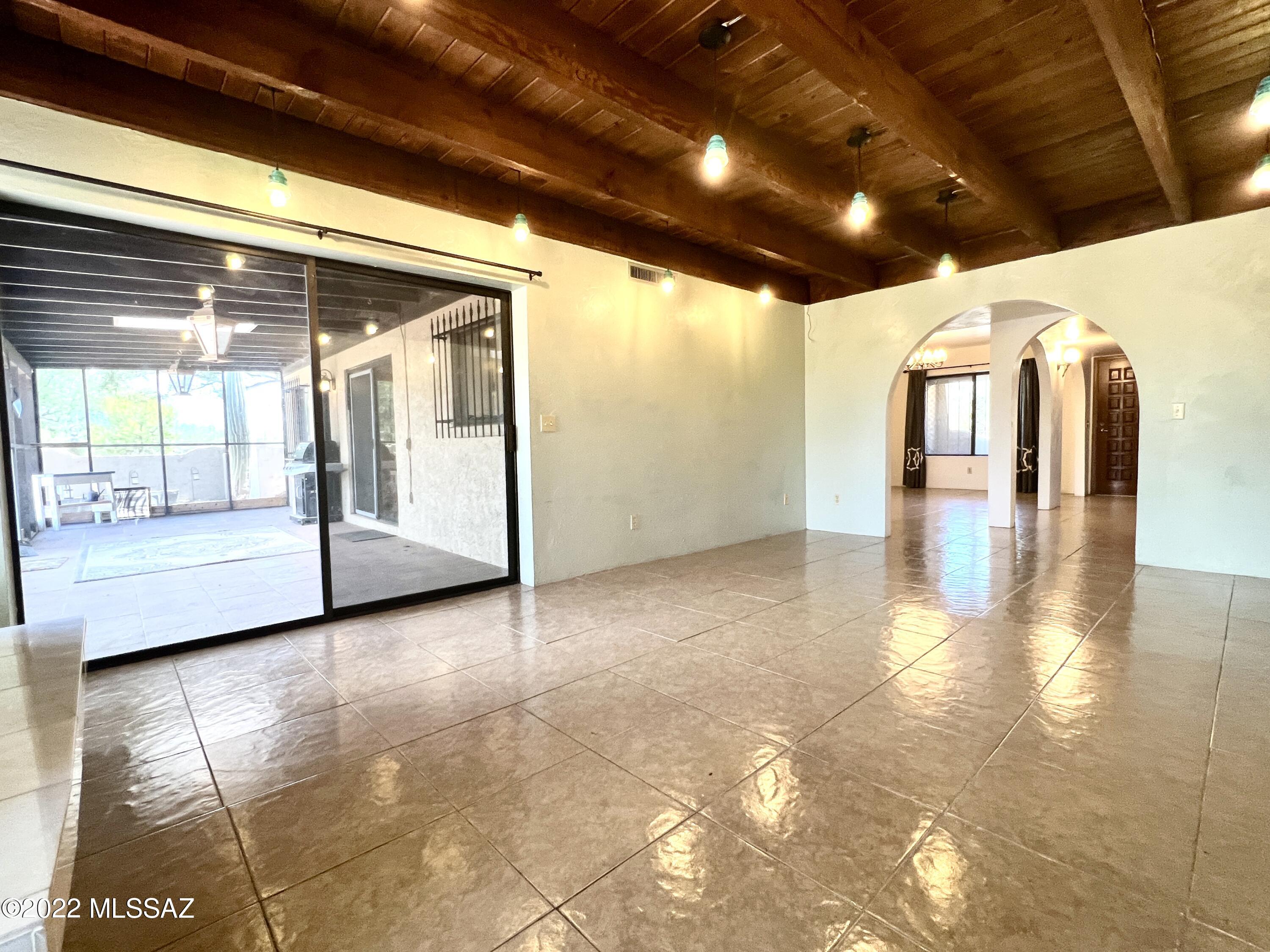 902 W Calle De Marzo