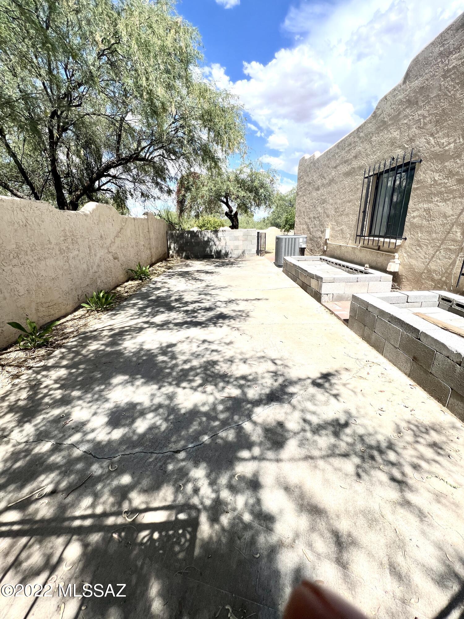 902 W Calle De Marzo