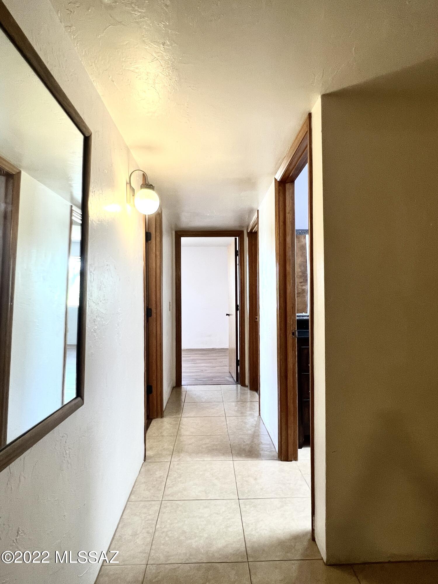 902 W Calle De Marzo