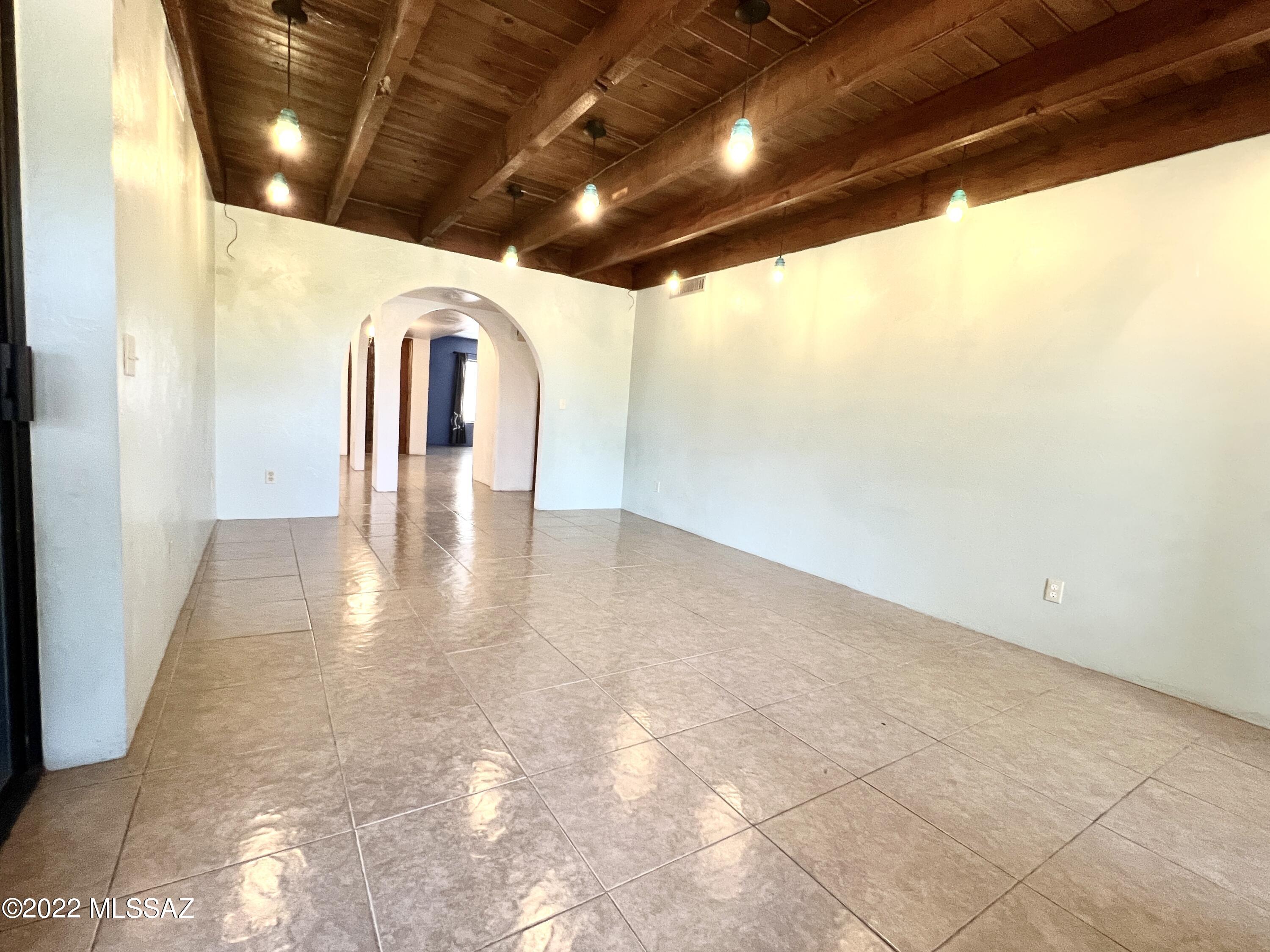 902 W Calle De Marzo