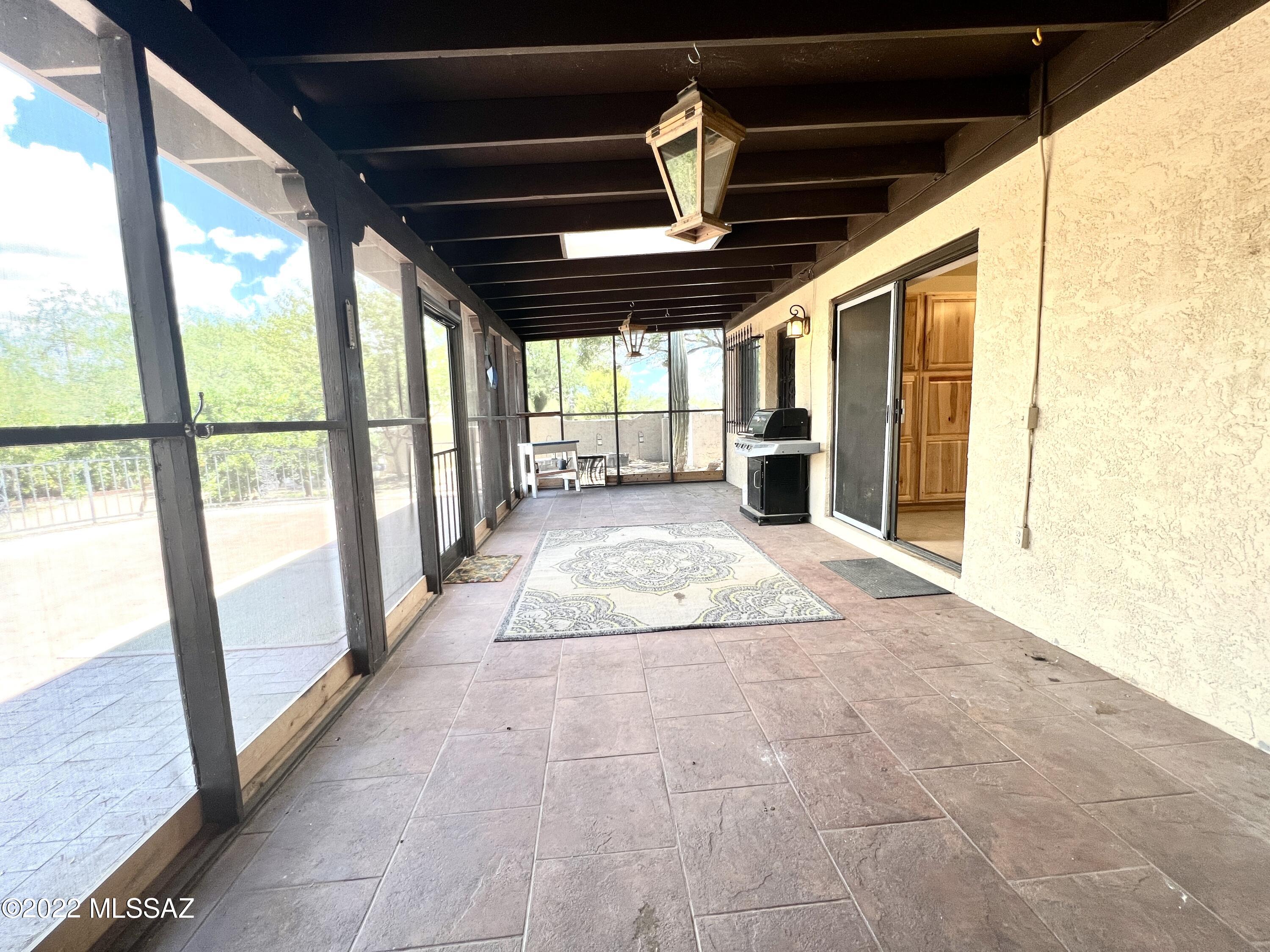 902 W Calle De Marzo