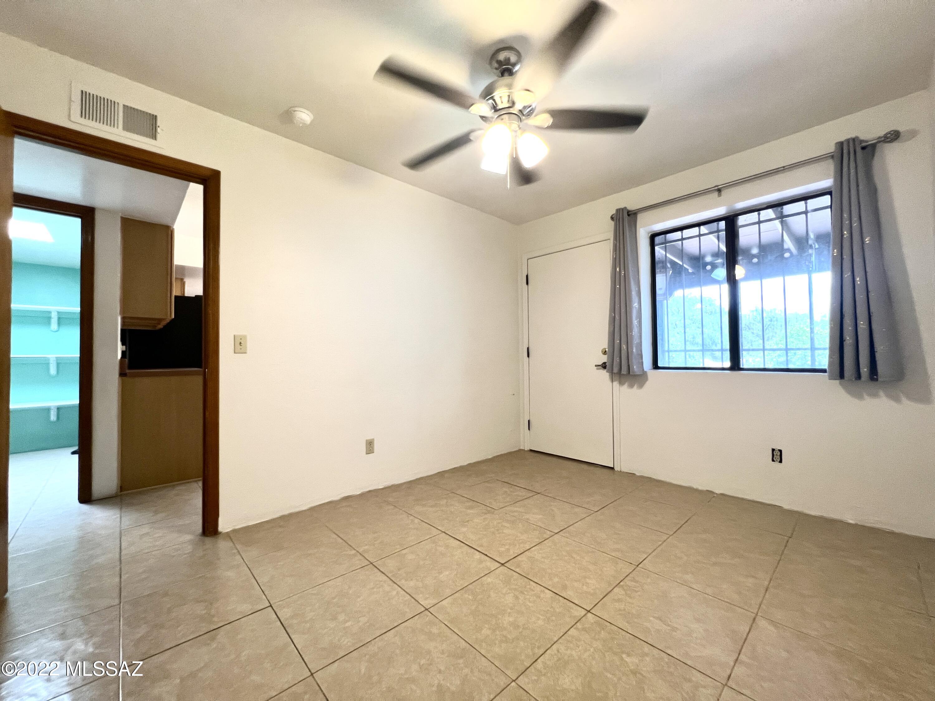 902 W Calle De Marzo