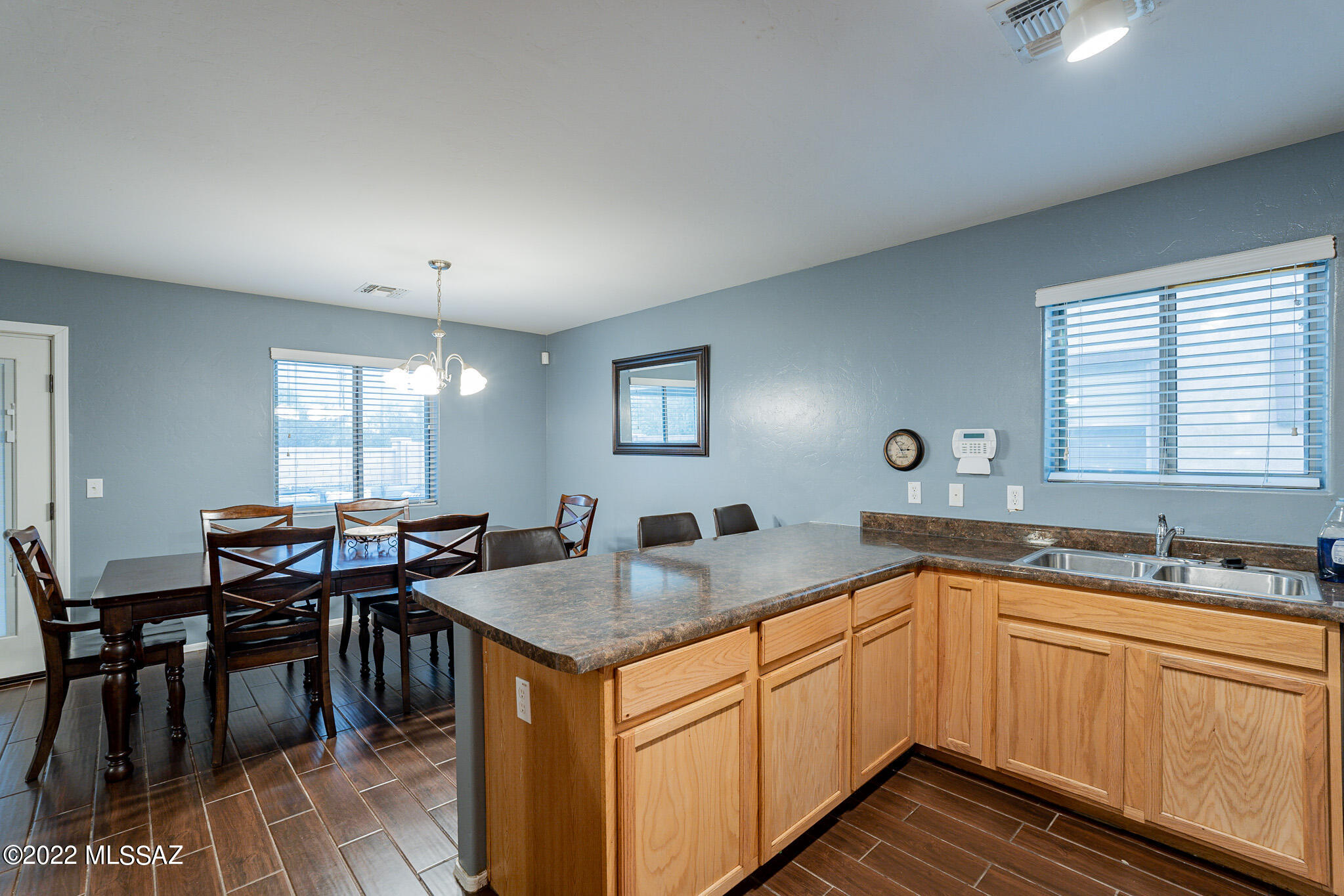 147 W Calle Paso Suave