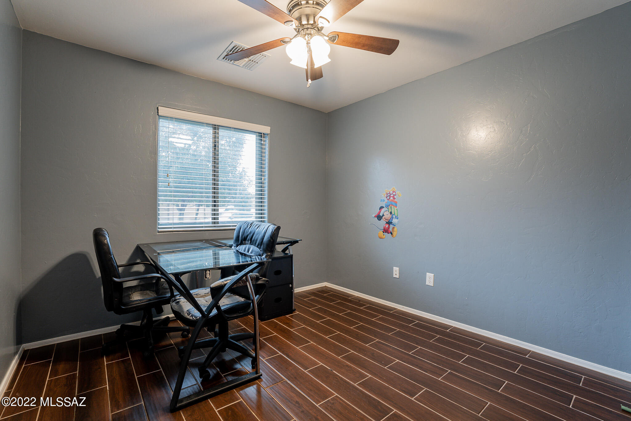 147 W Calle Paso Suave