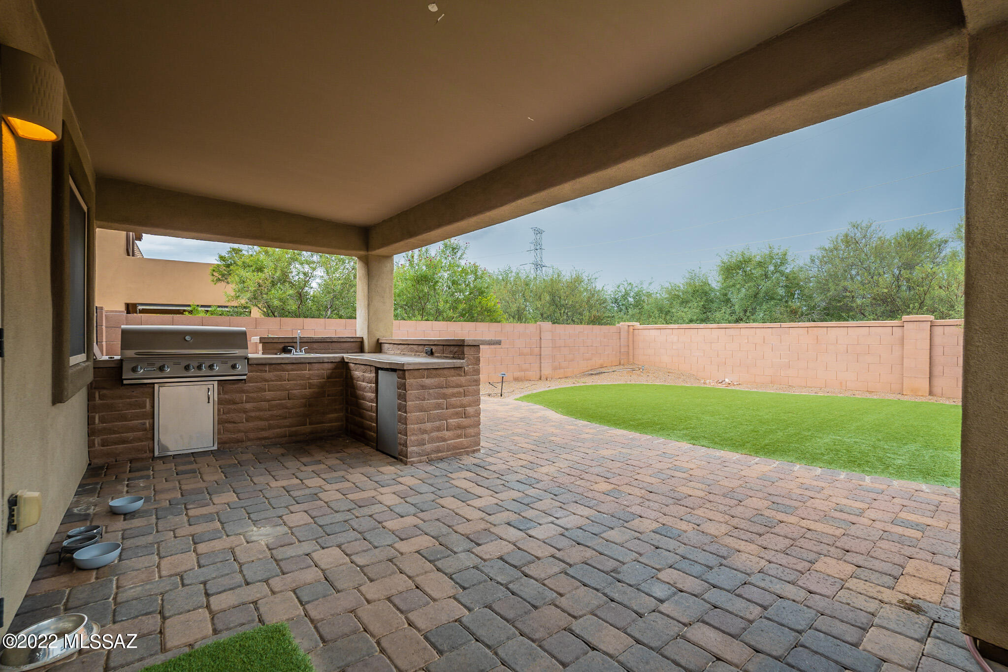 147 W Calle Paso Suave