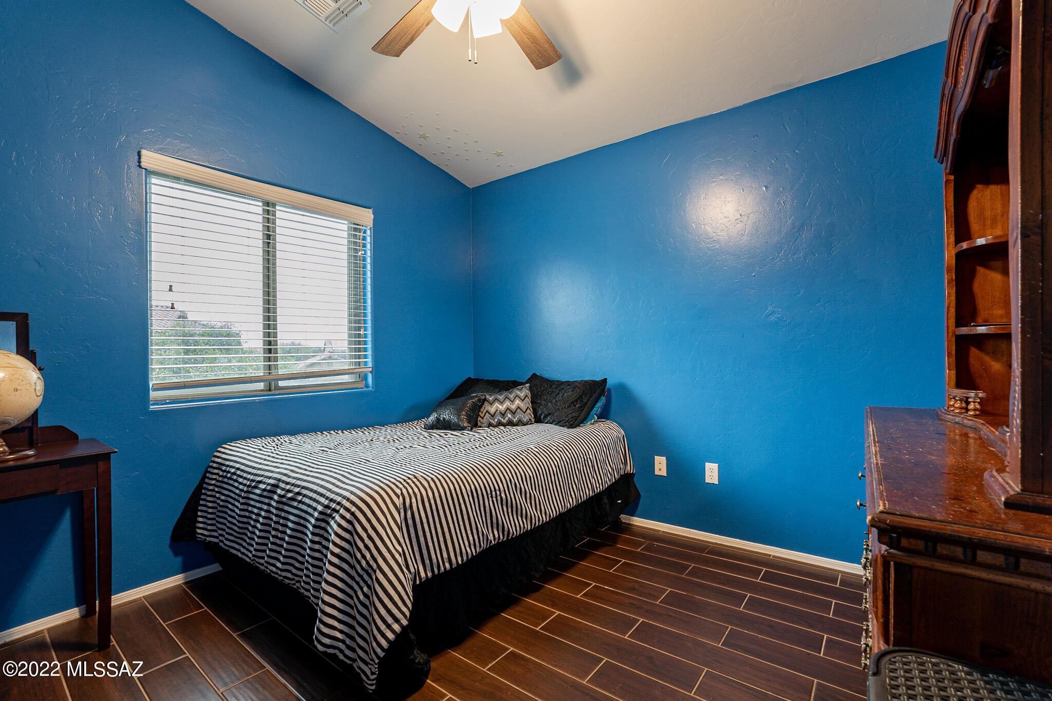 147 W Calle Paso Suave