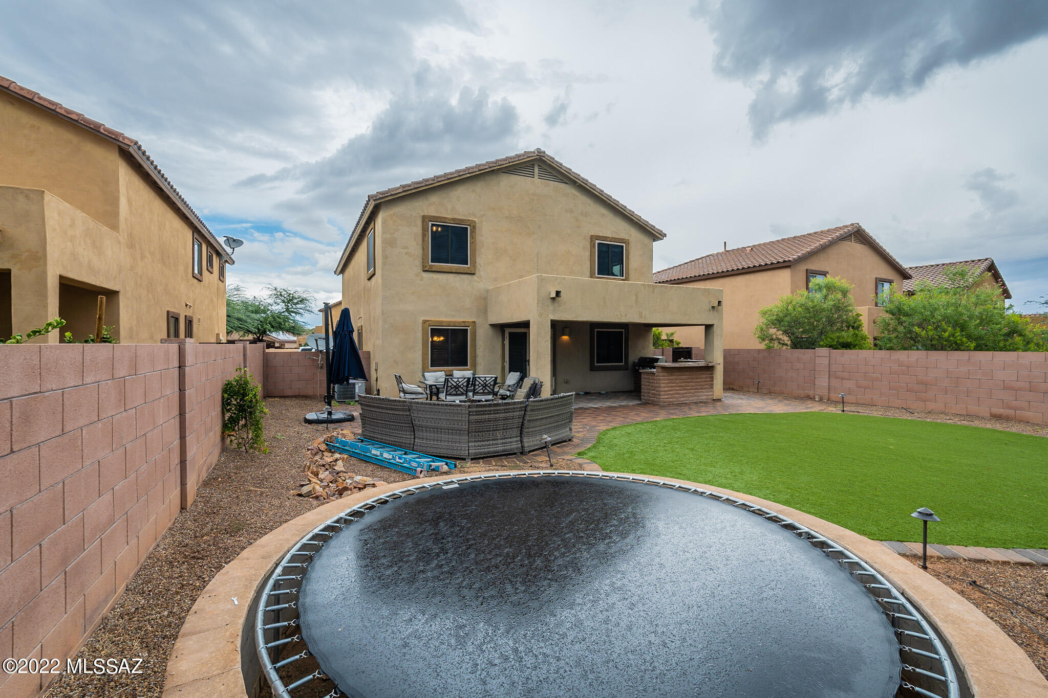 147 W Calle Paso Suave