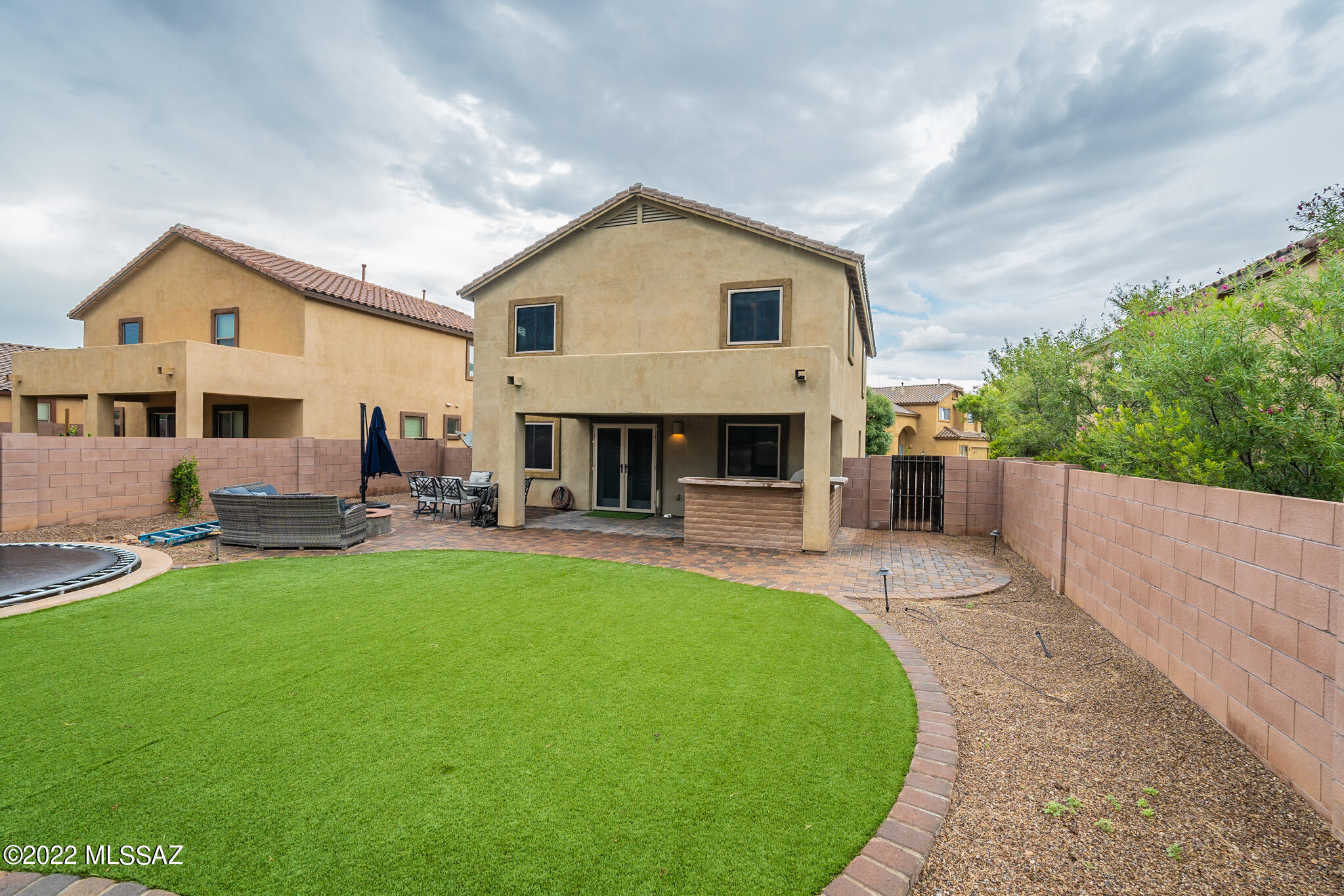 147 W Calle Paso Suave