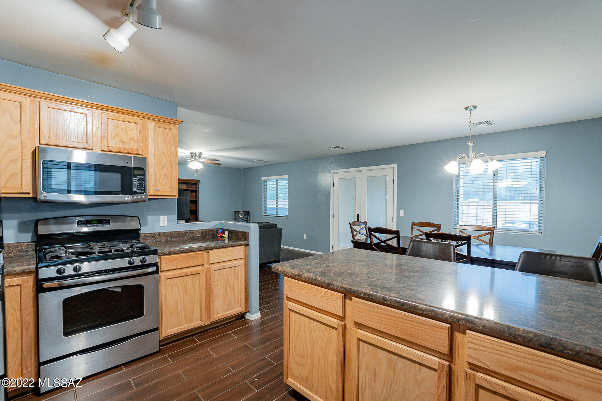 147 W Calle Paso Suave