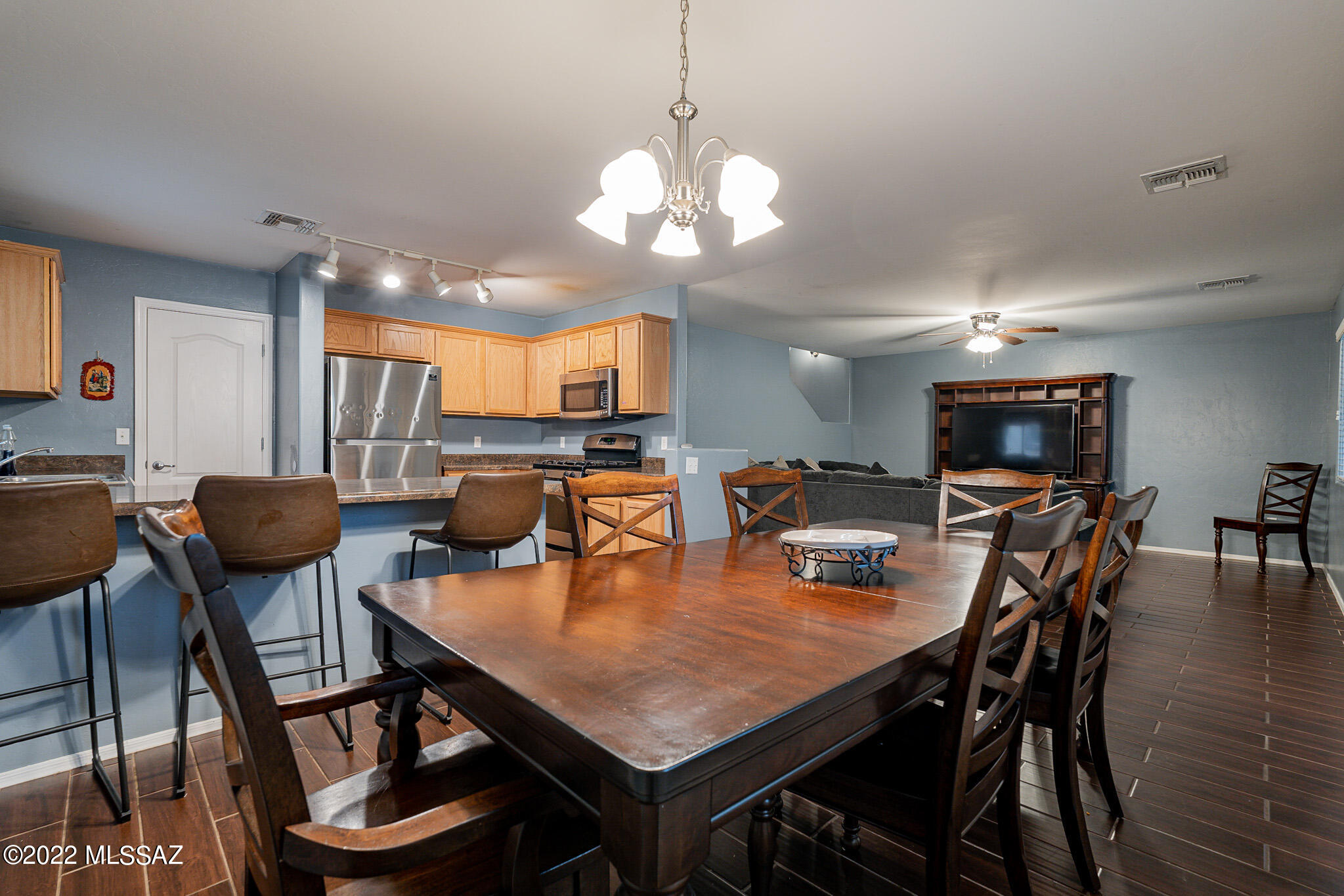 147 W Calle Paso Suave