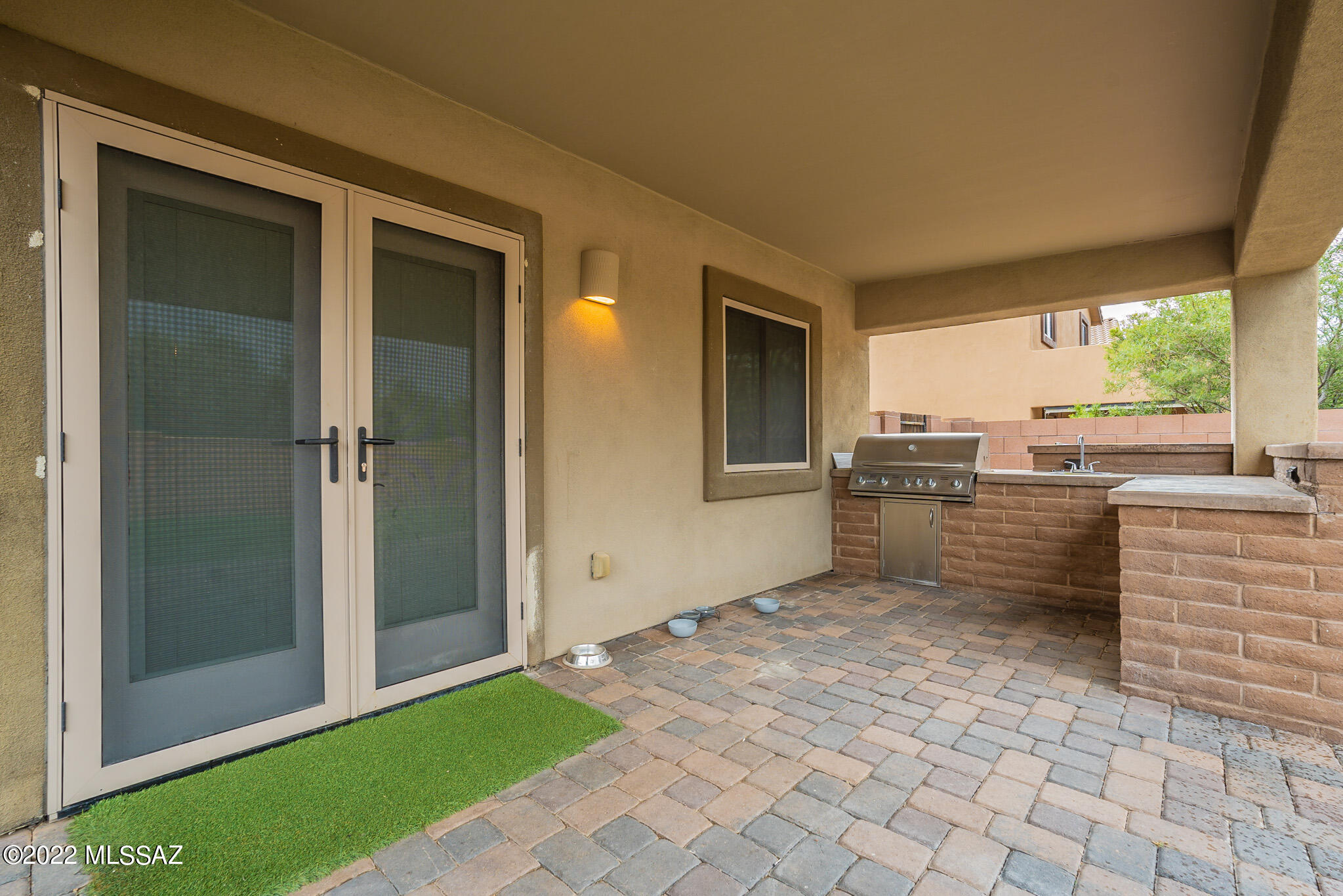 147 W Calle Paso Suave