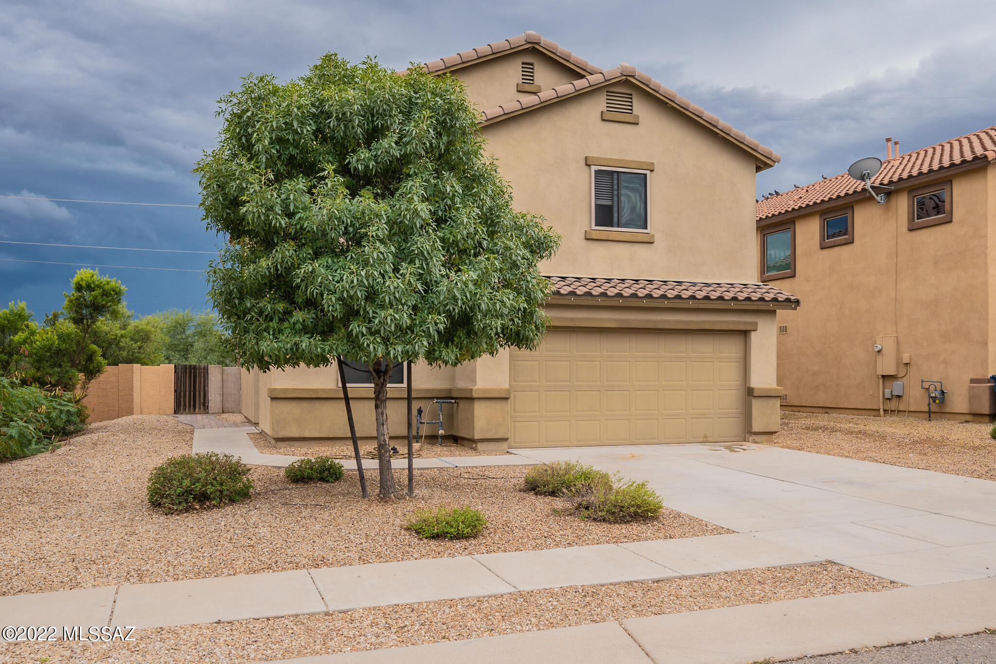 147 W Calle Paso Suave