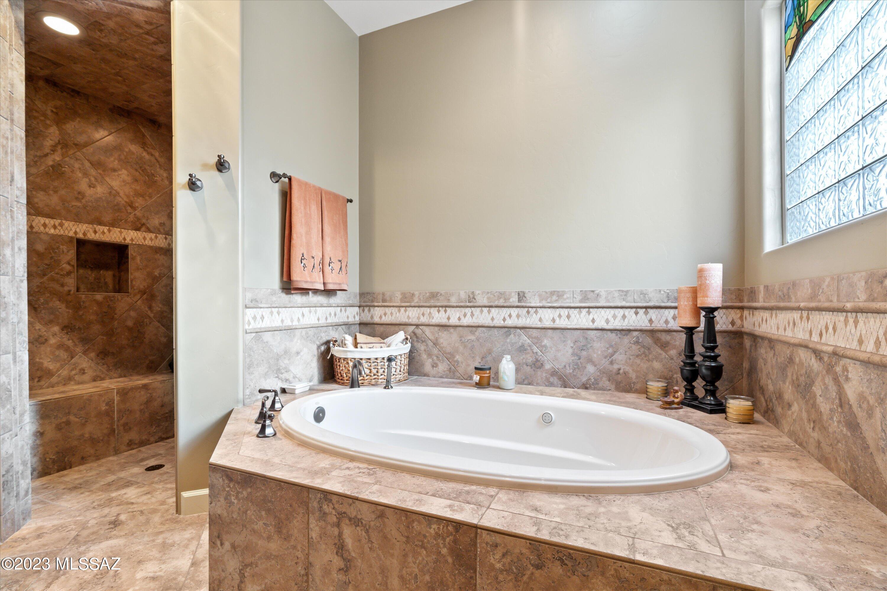 4060 N Placita Del Venado
