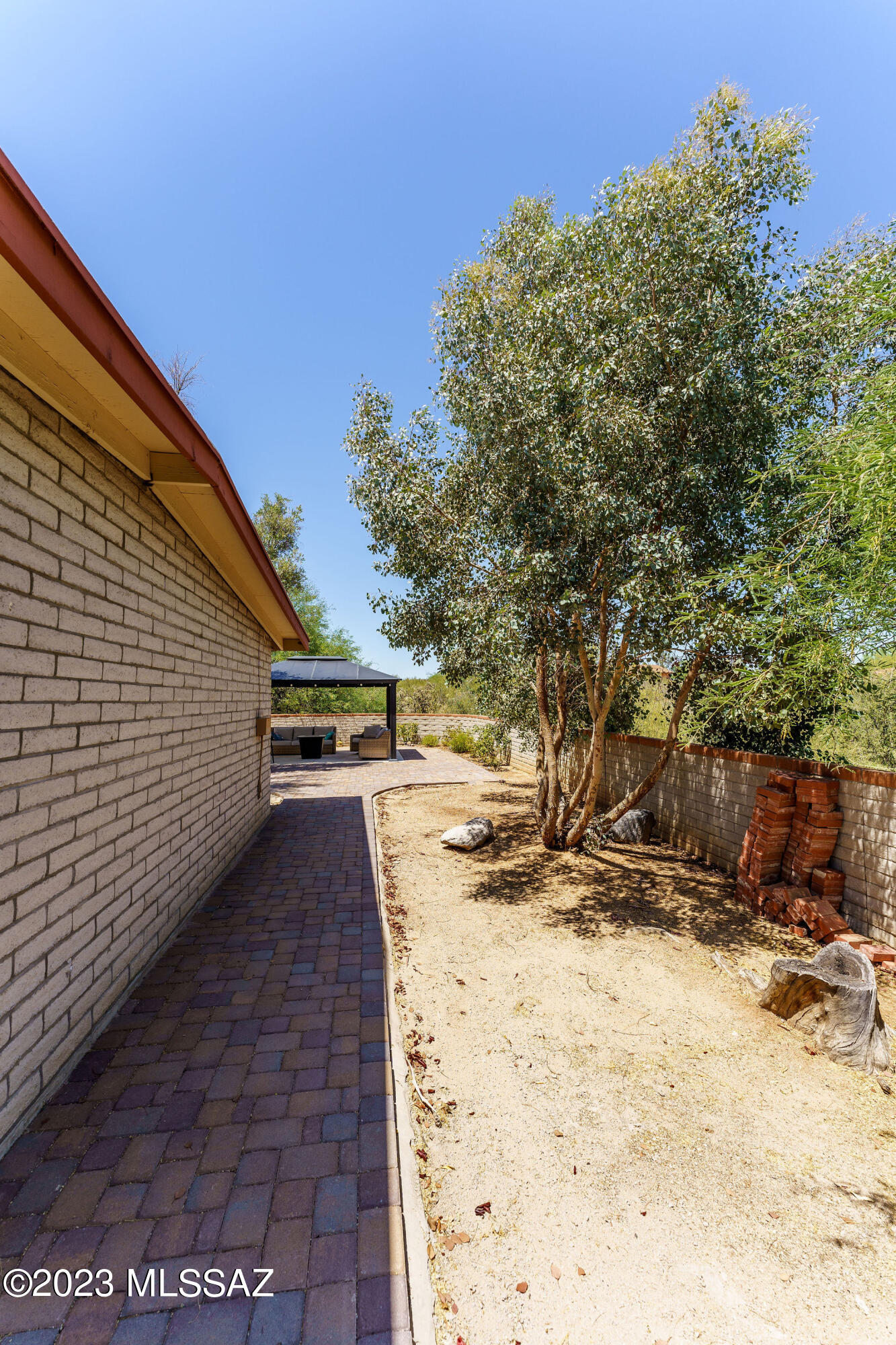 551 E Tangelo Drive
