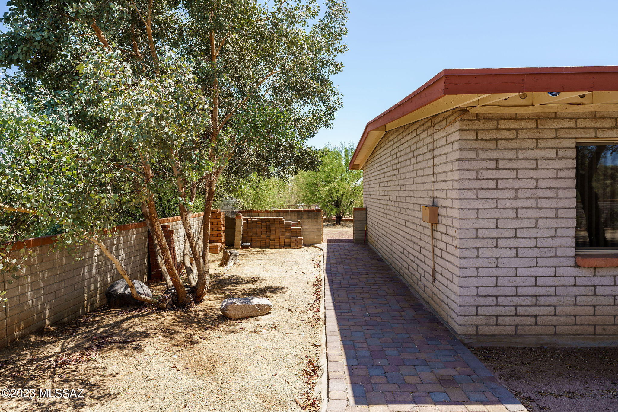 551 E Tangelo Drive