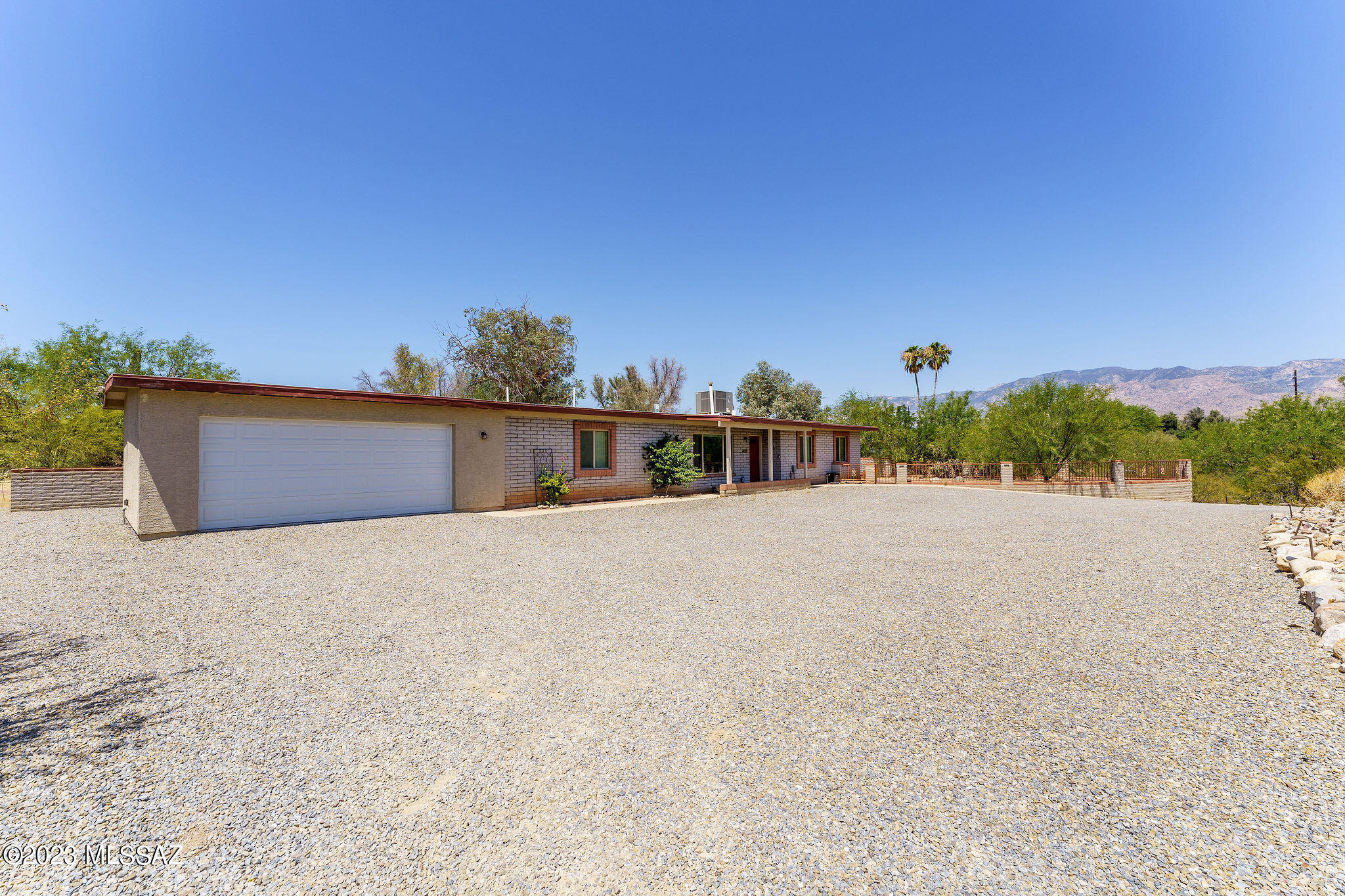 551 E Tangelo Drive