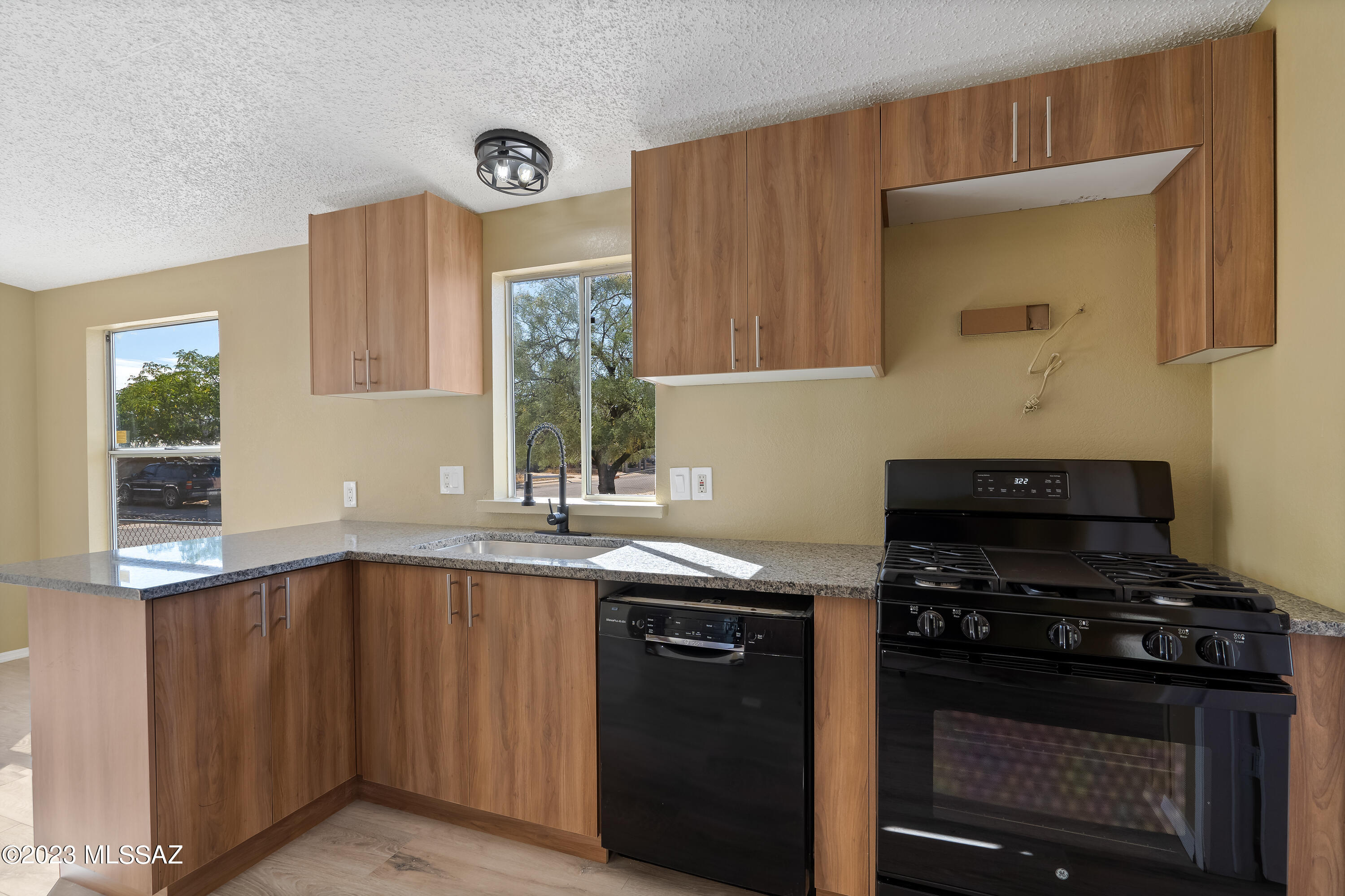 4113 N Flowing Wells Road