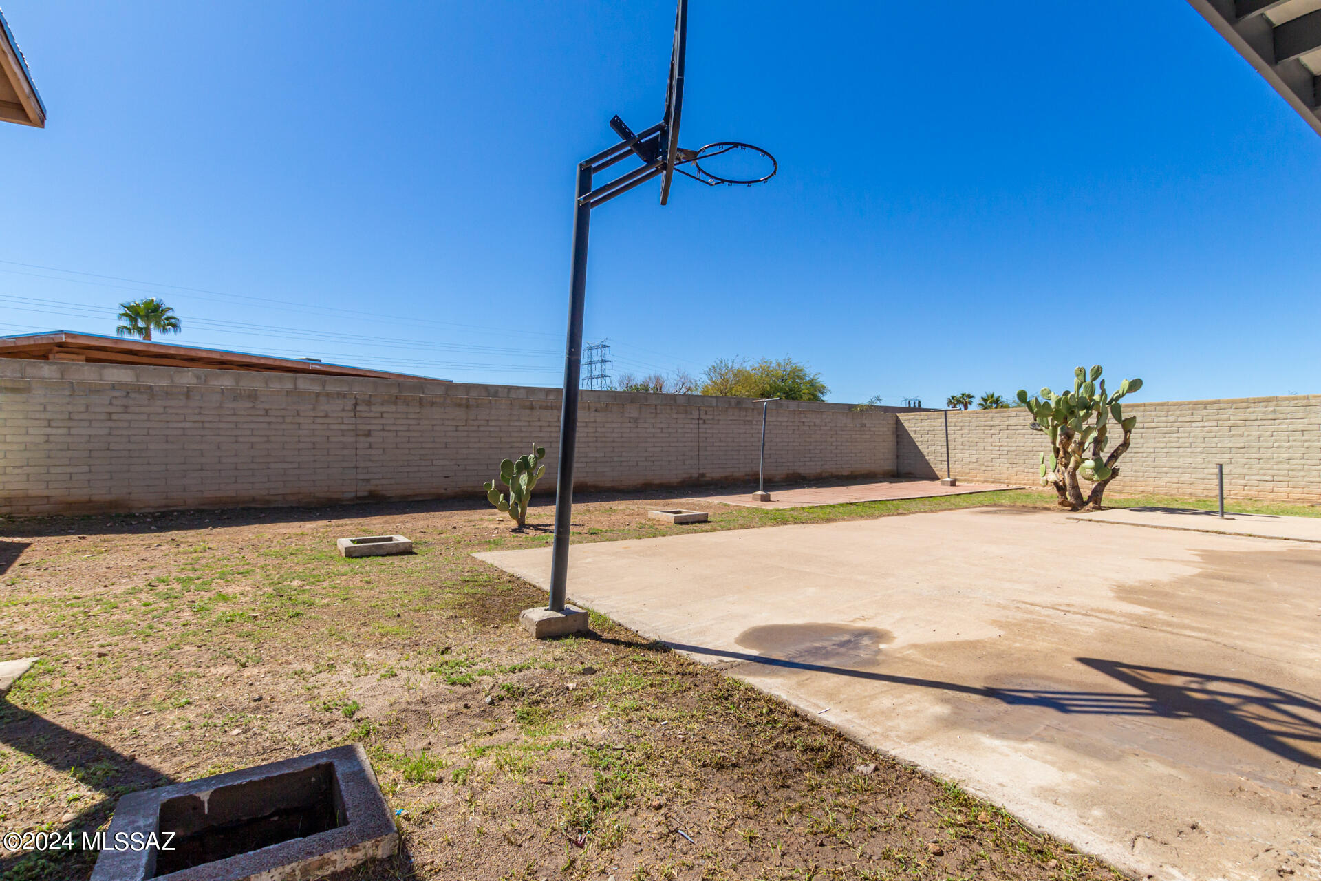 2212 E Minorka Street