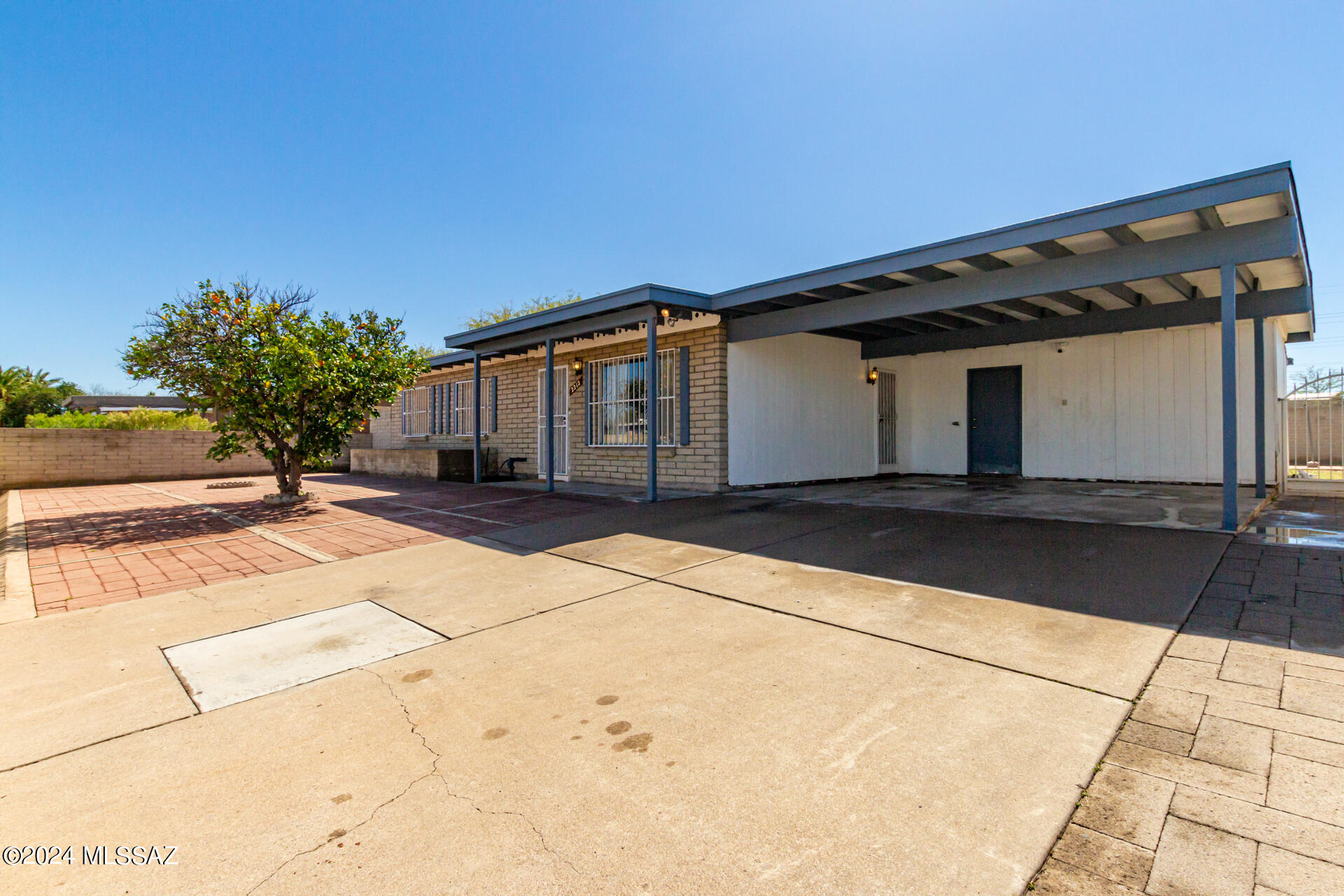 2212 E Minorka Street