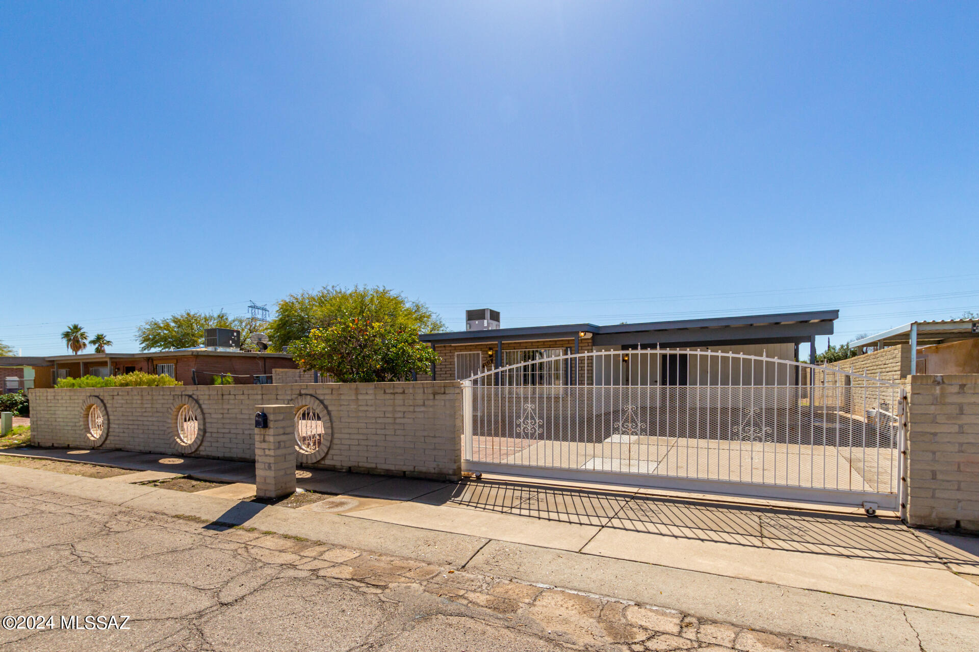 2212 E Minorka Street