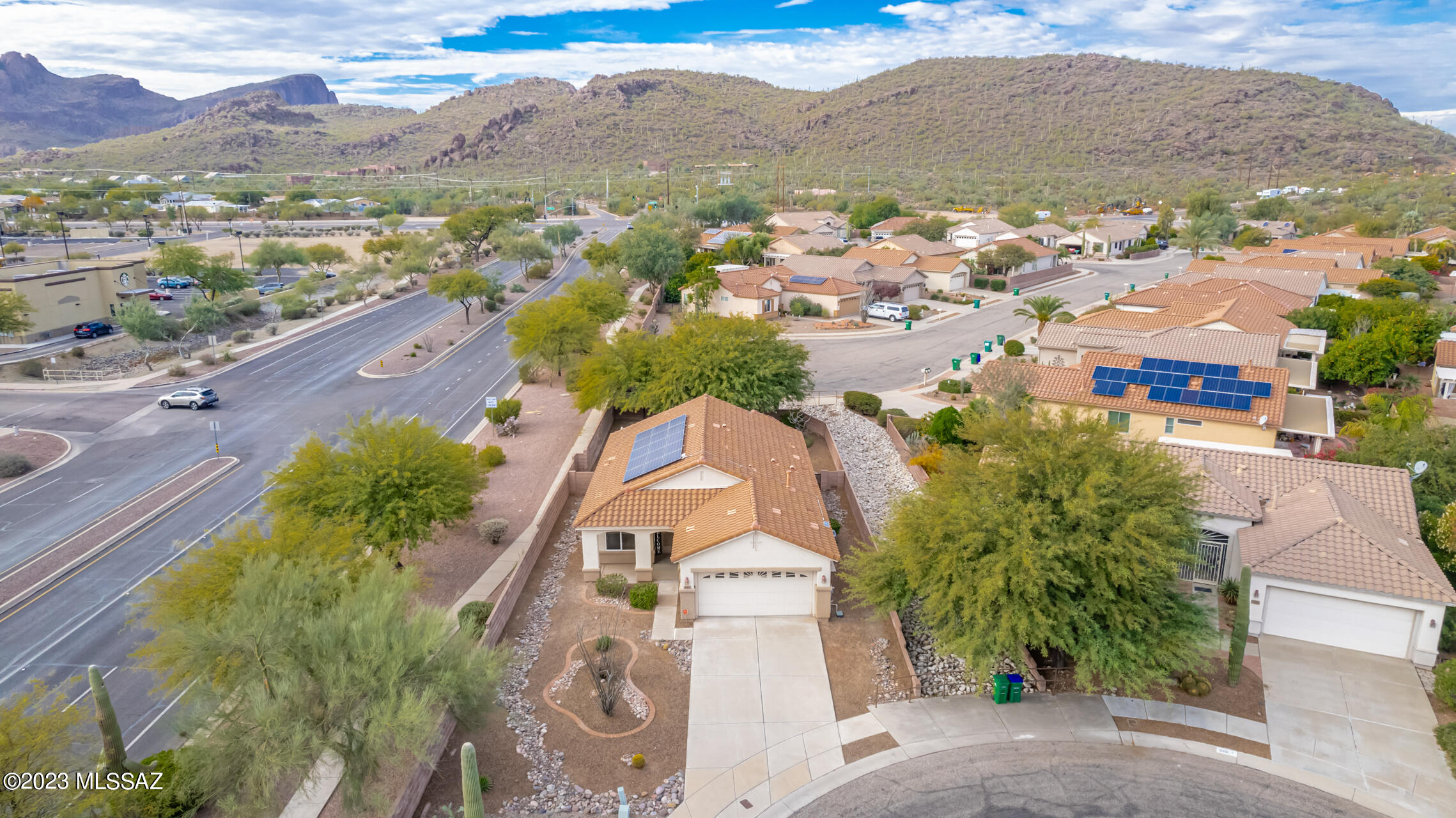 9253 N Twinkling Shadows Way