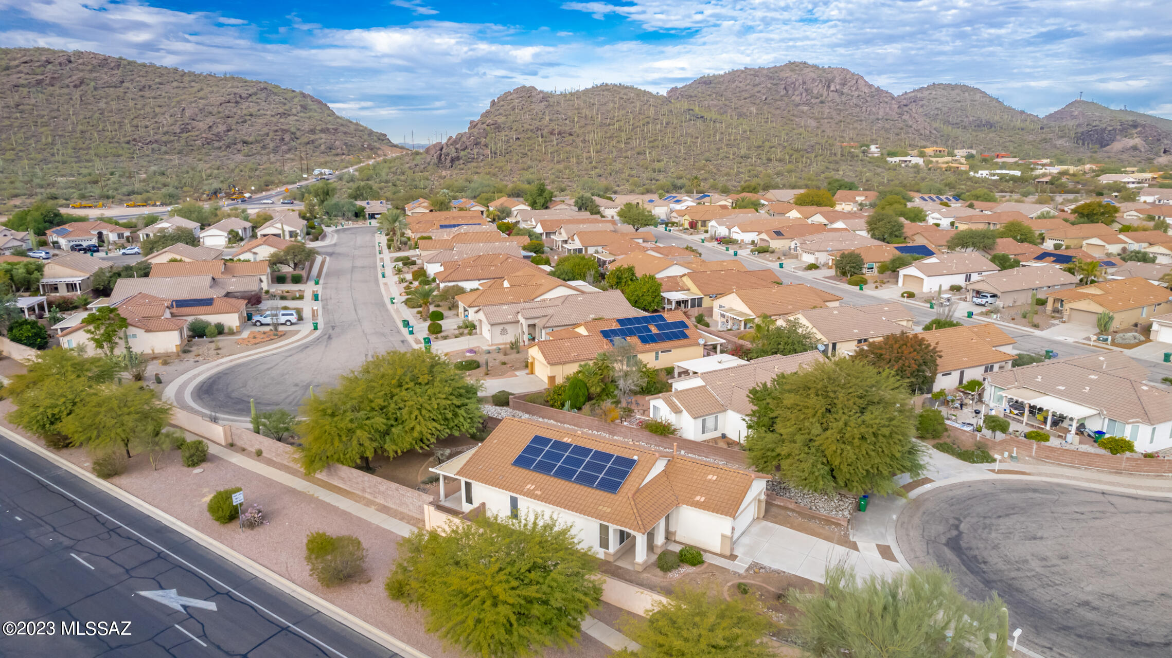 9253 N Twinkling Shadows Way