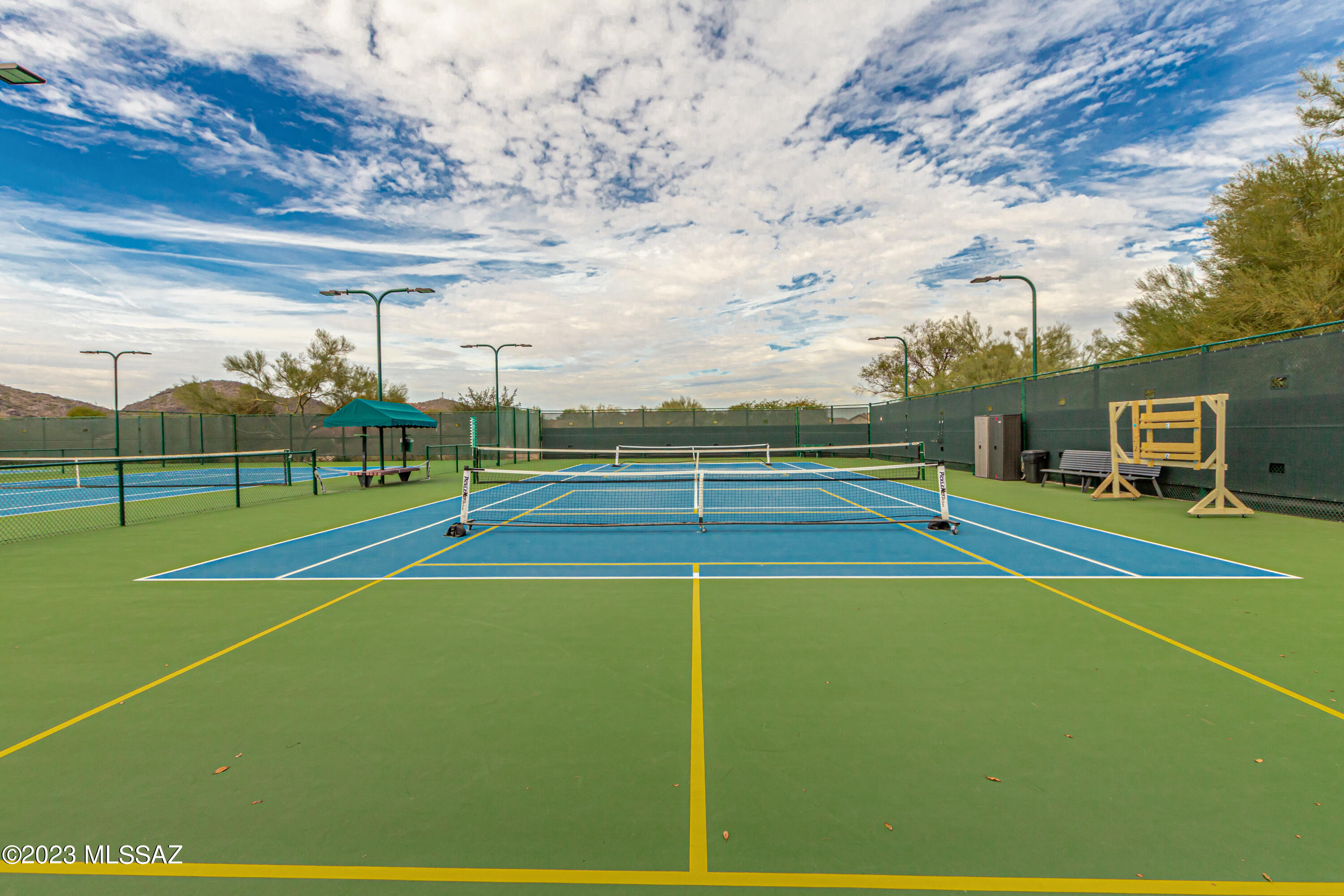 9253 N Twinkling Shadows Way