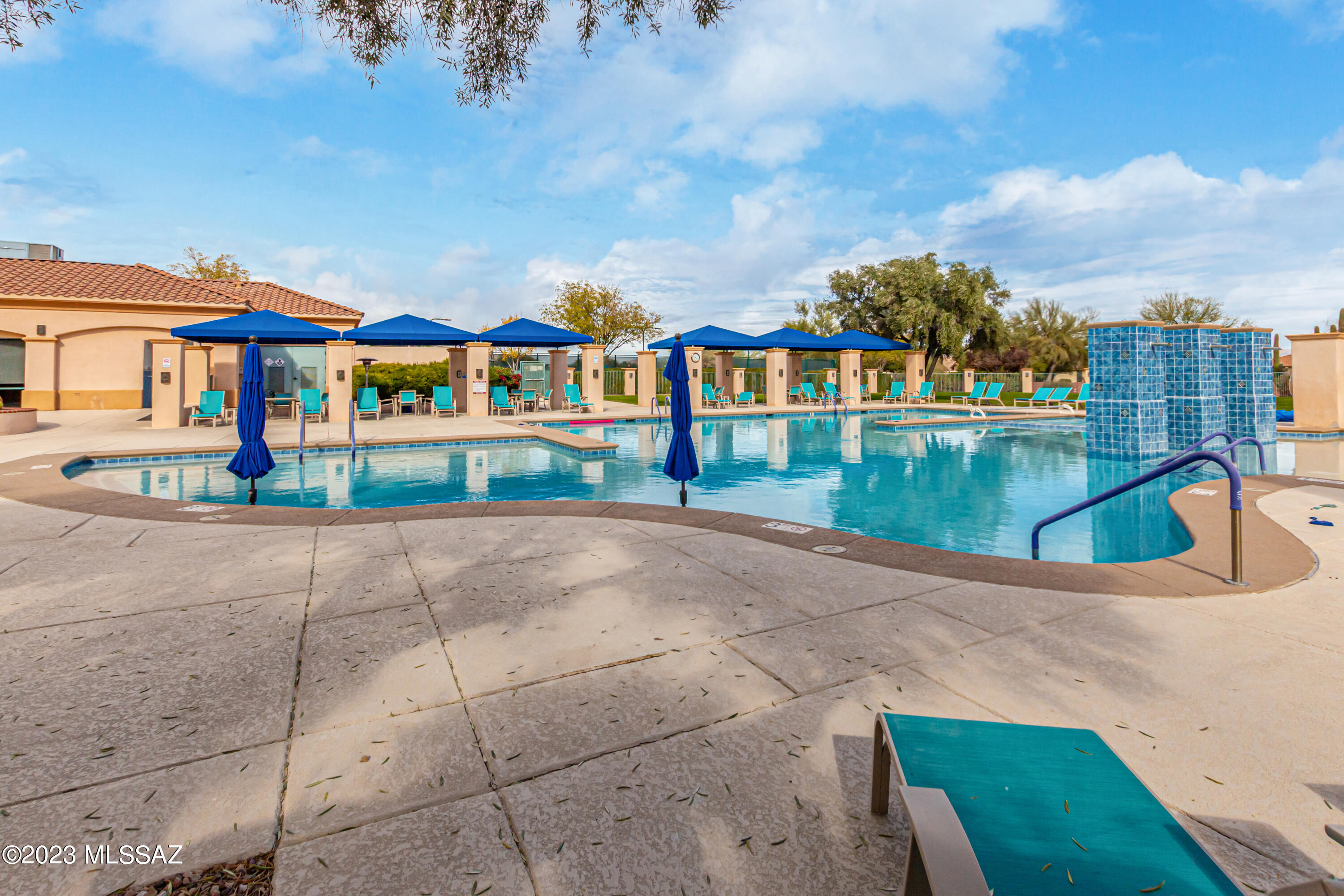 9253 N Twinkling Shadows Way