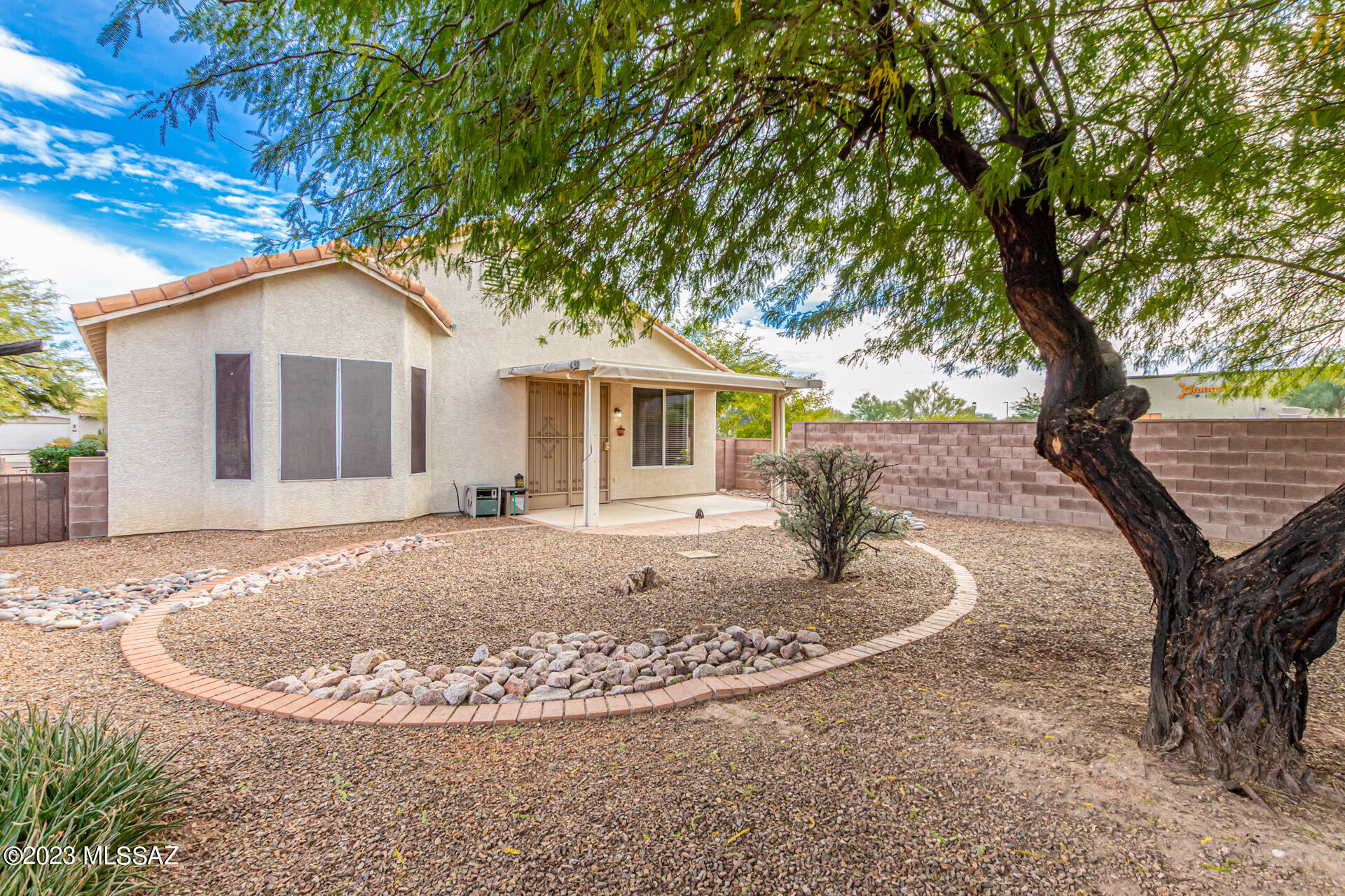 9253 N Twinkling Shadows Way