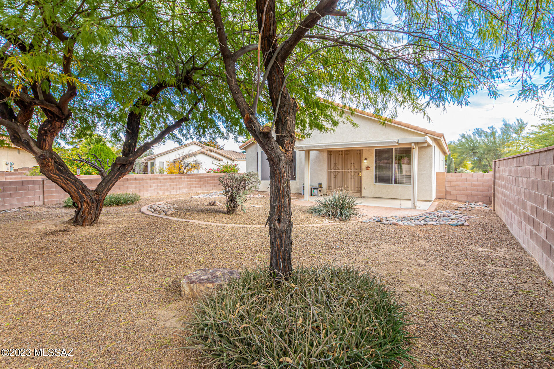 9253 N Twinkling Shadows Way