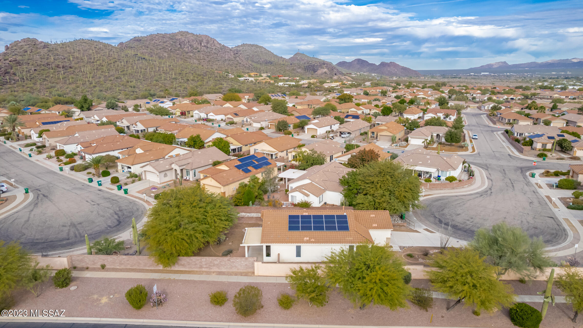 9253 N Twinkling Shadows Way