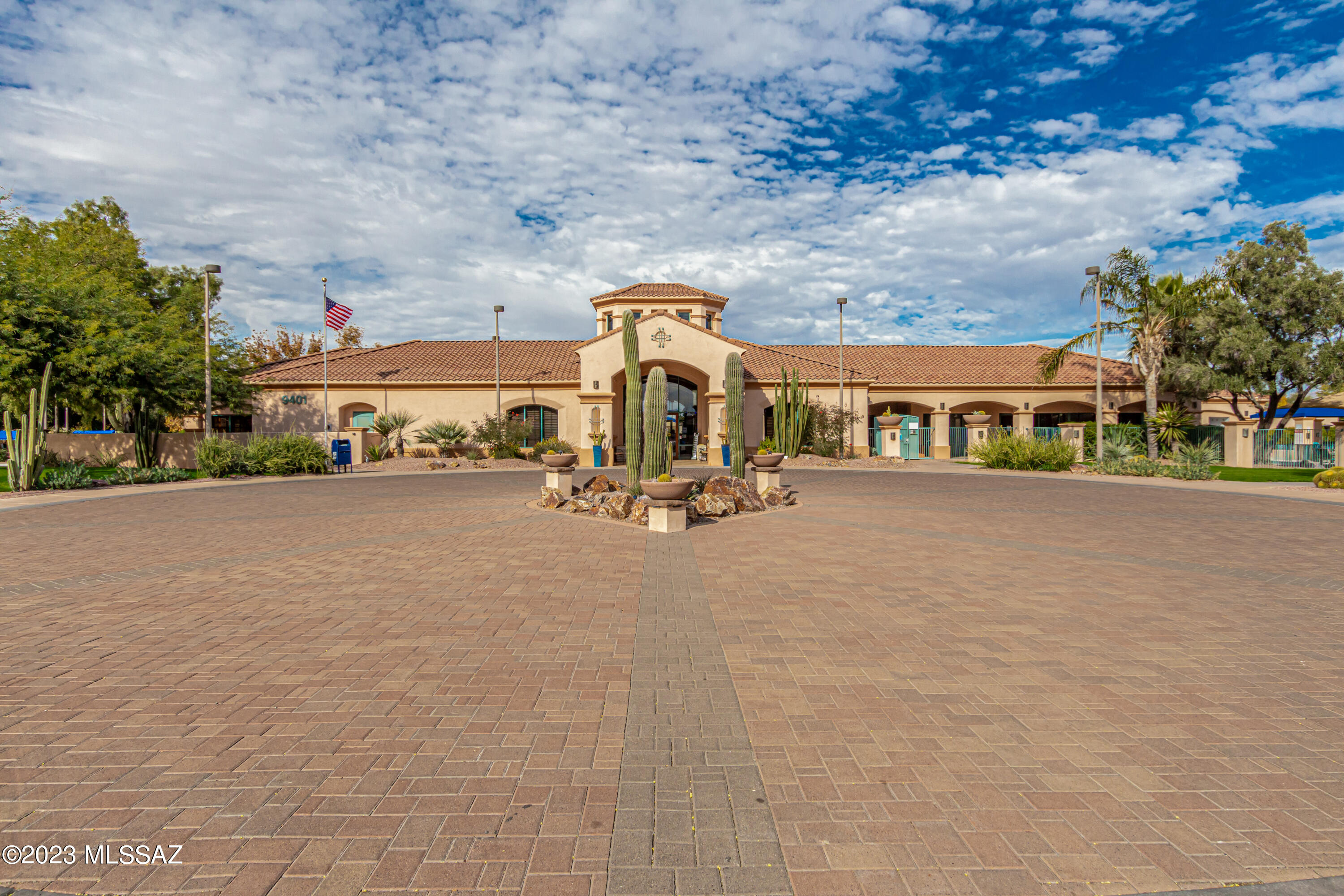 9253 N Twinkling Shadows Way