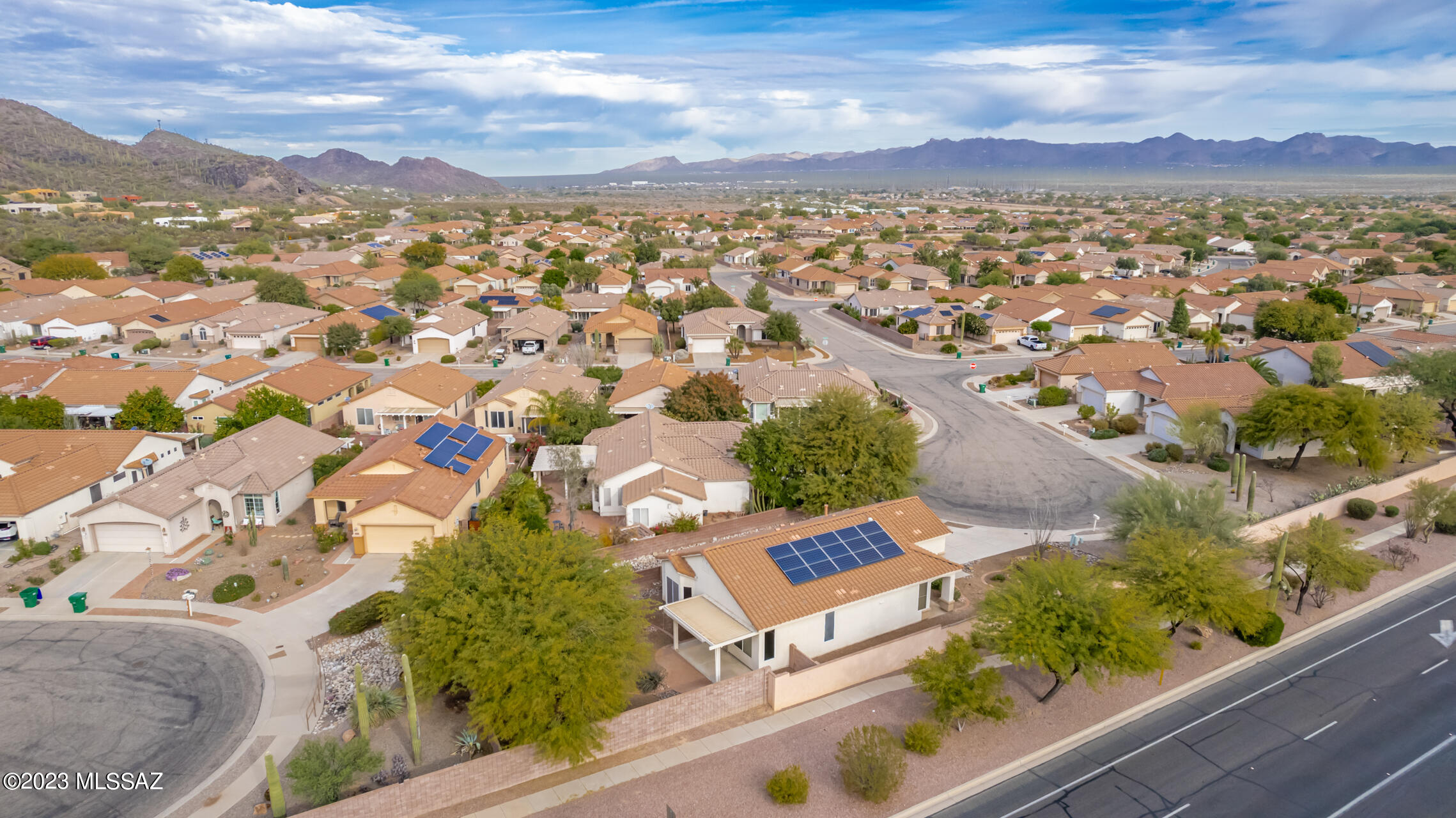 9253 N Twinkling Shadows Way