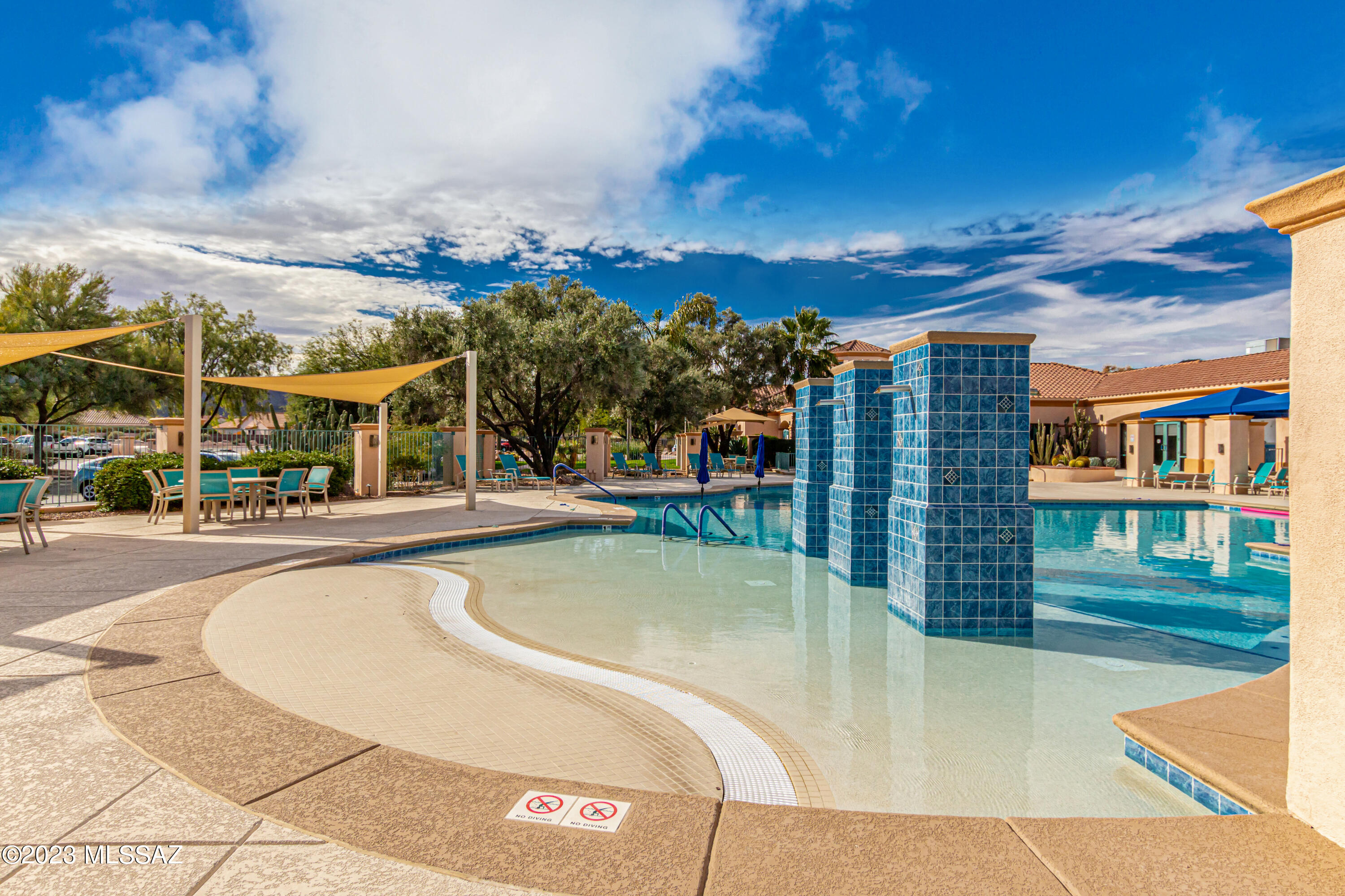 9253 N Twinkling Shadows Way