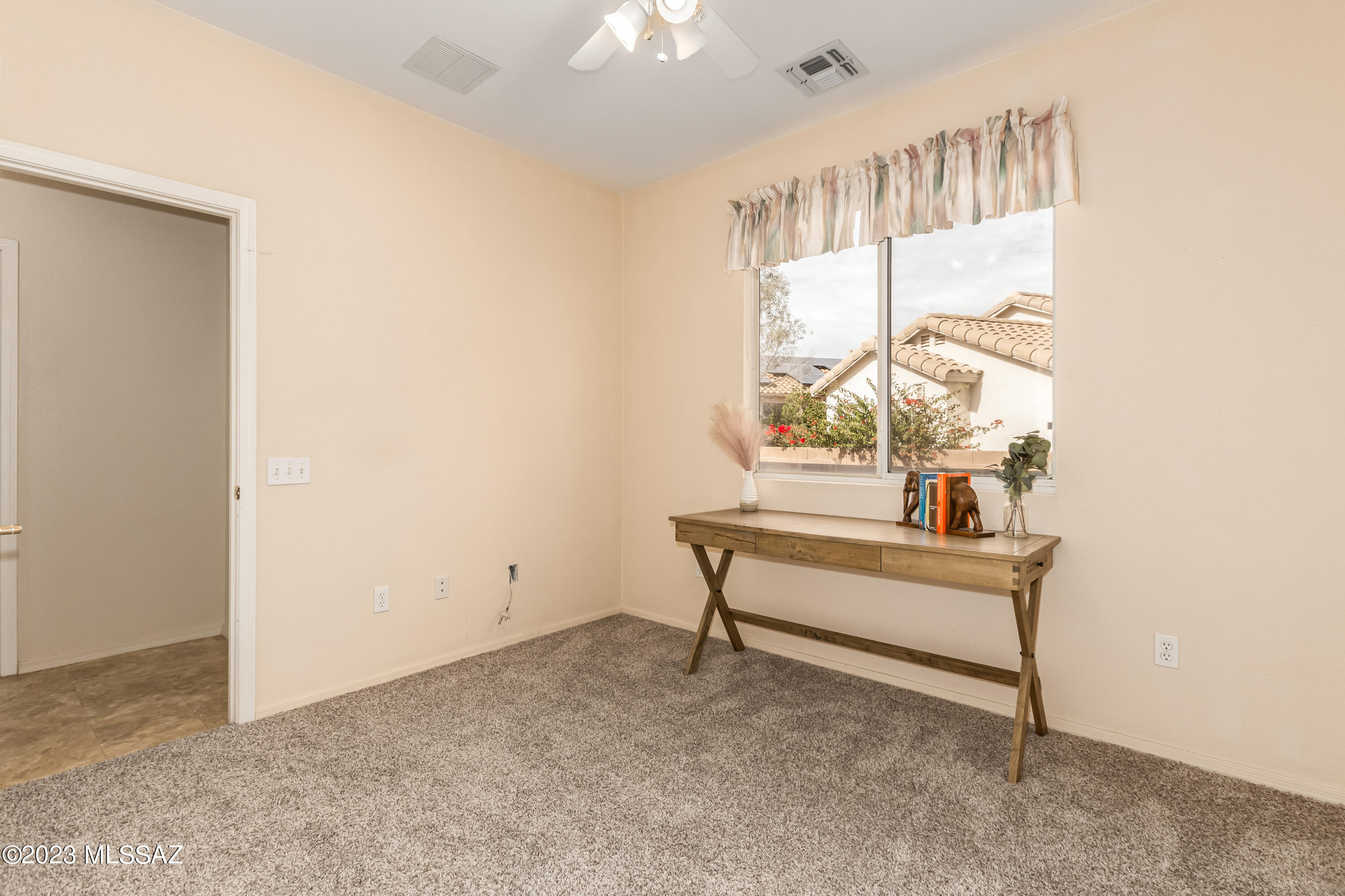 9253 N Twinkling Shadows Way