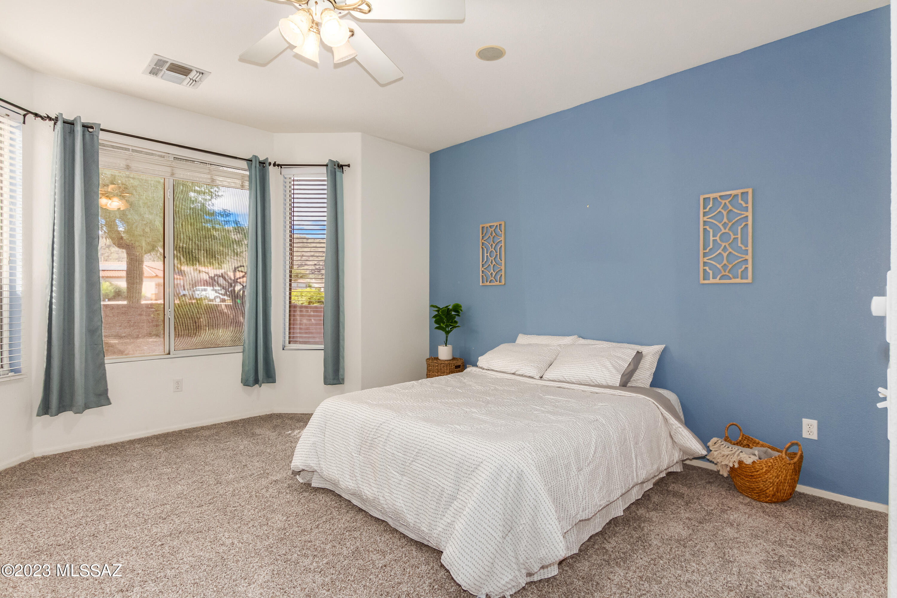 9253 N Twinkling Shadows Way