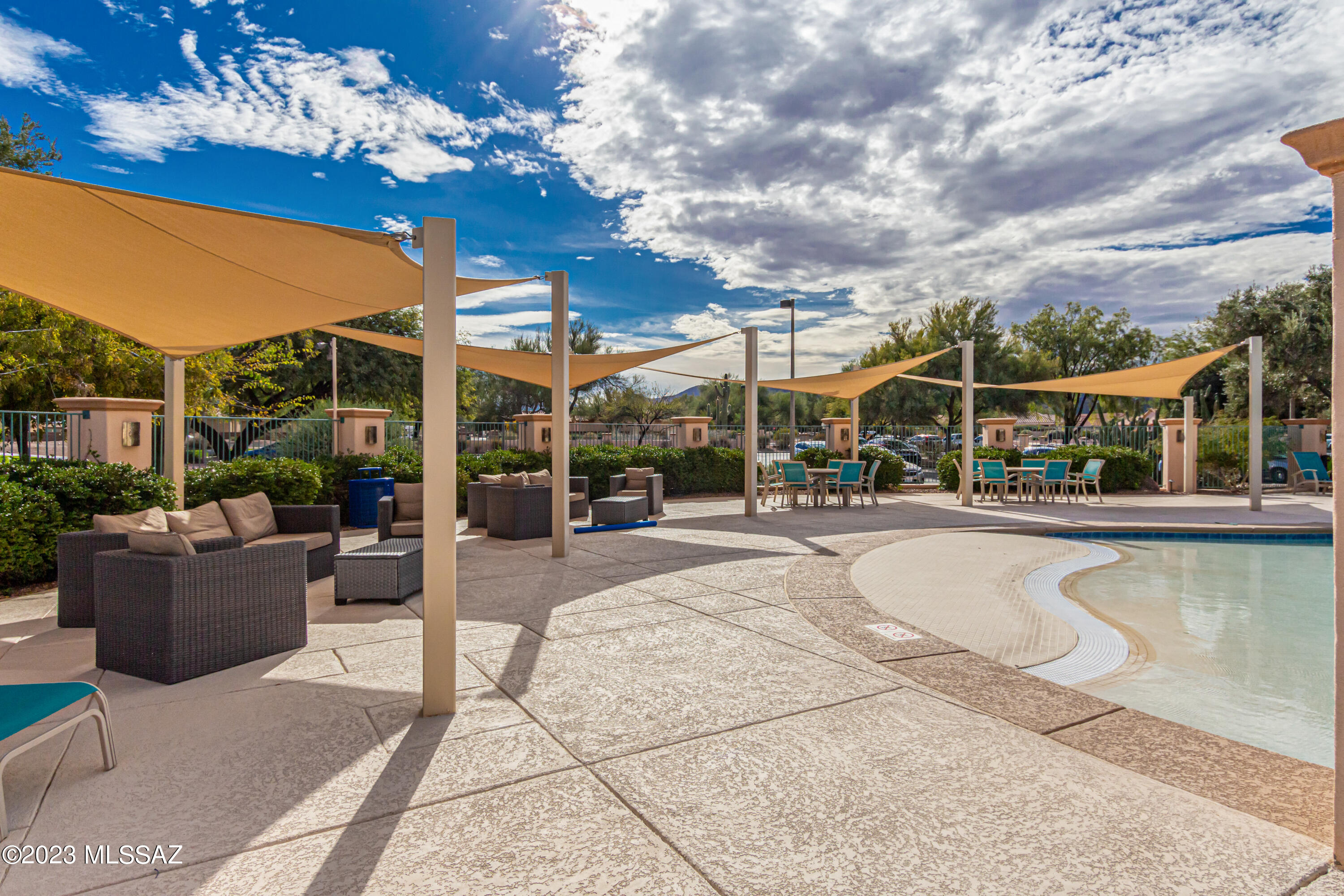 9253 N Twinkling Shadows Way