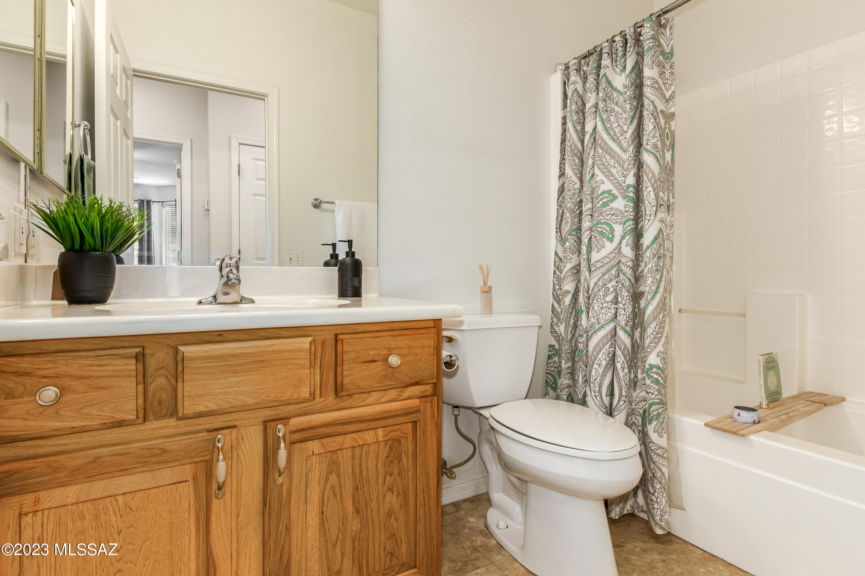 9253 N Twinkling Shadows Way