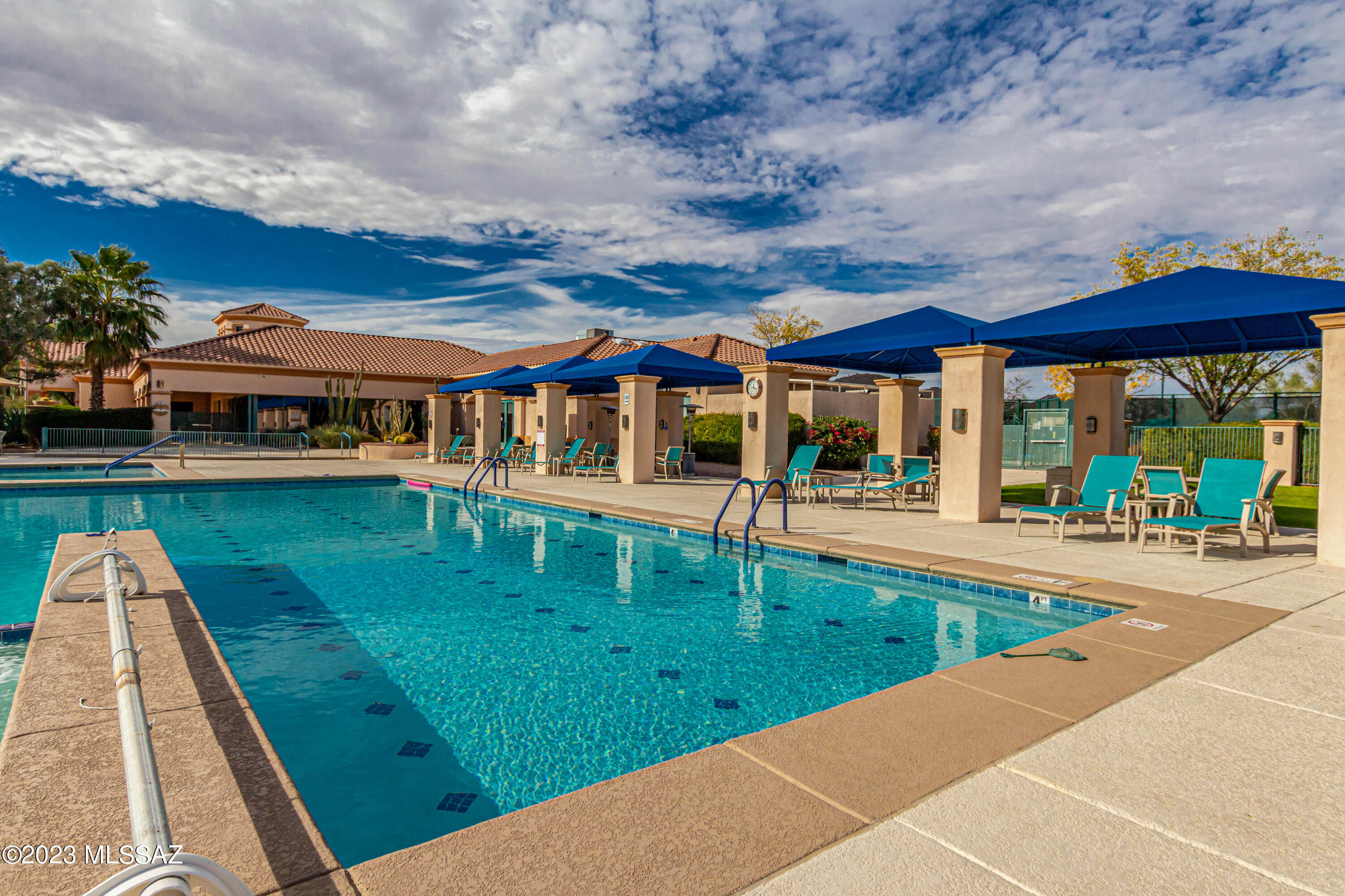 9253 N Twinkling Shadows Way