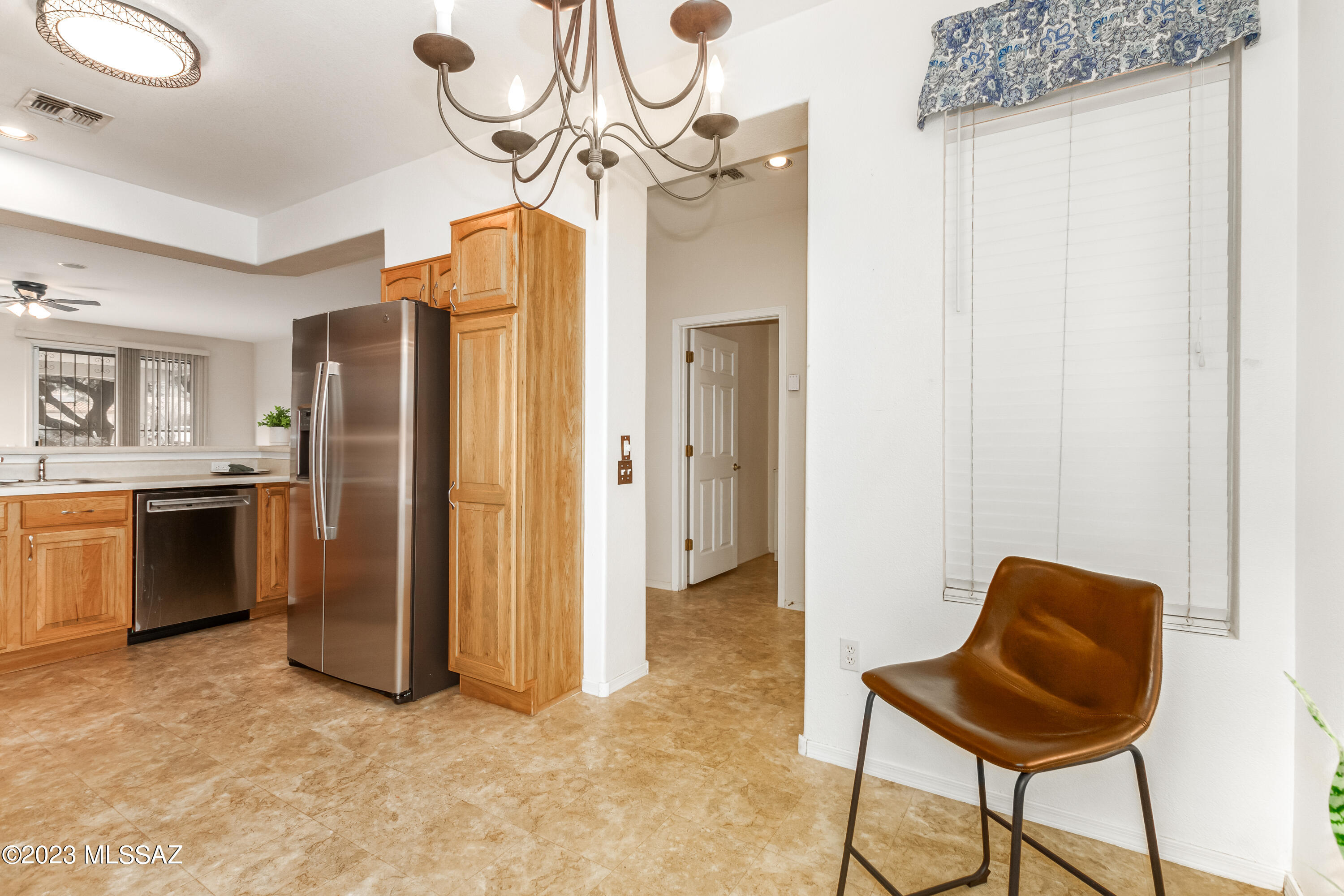 9253 N Twinkling Shadows Way