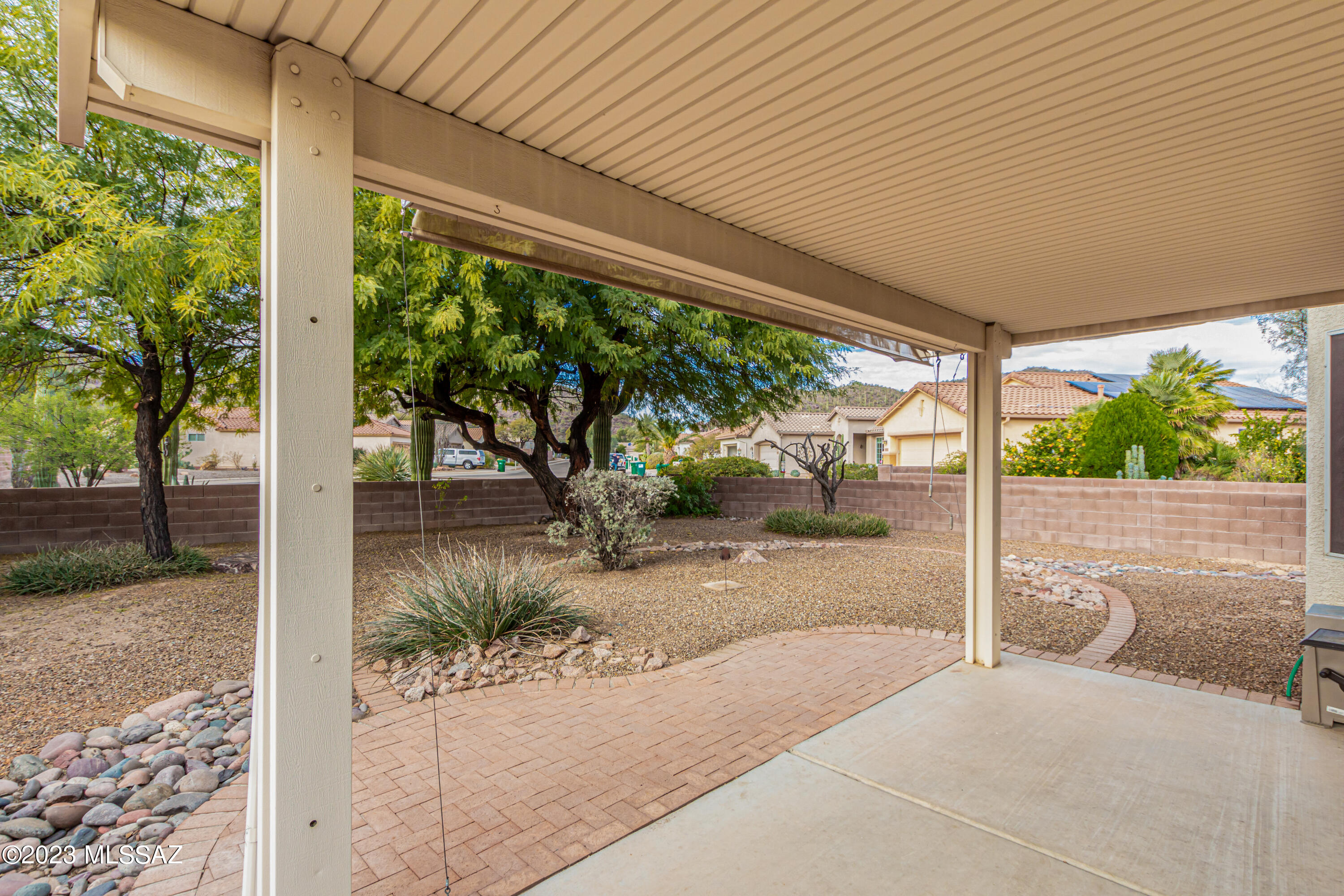 9253 N Twinkling Shadows Way