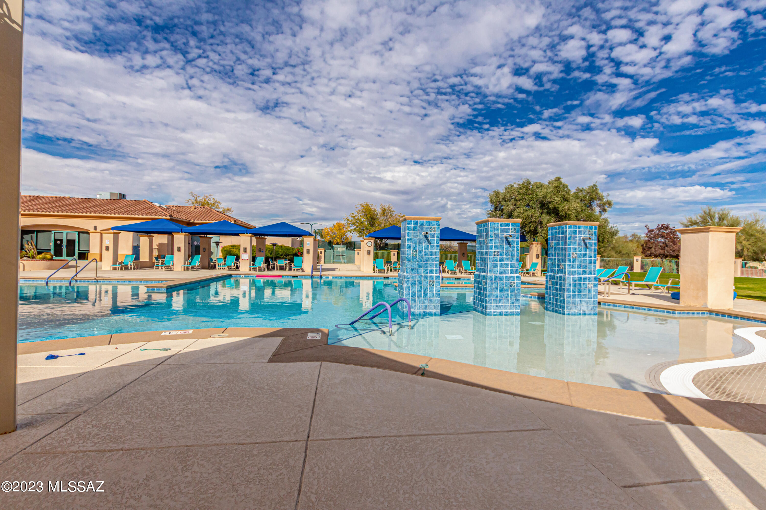 9253 N Twinkling Shadows Way