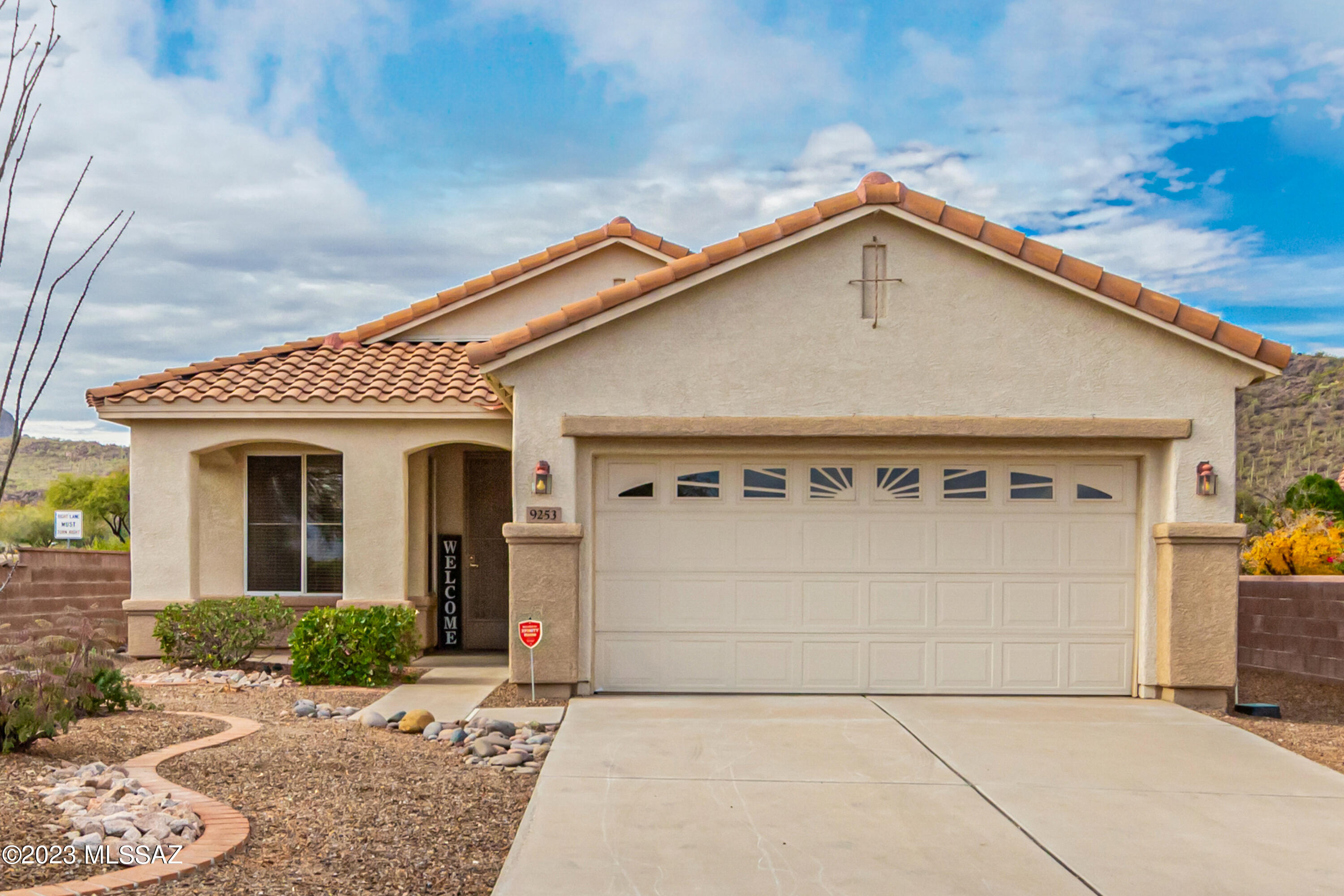 9253 N Twinkling Shadows Way