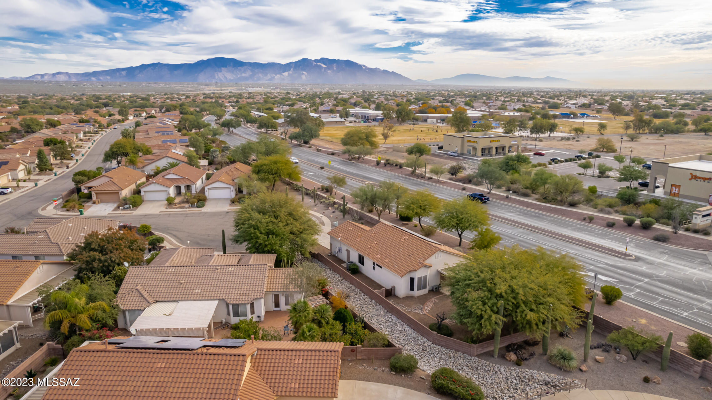 9253 N Twinkling Shadows Way